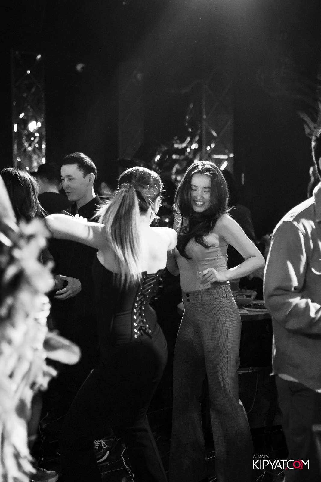 MOOD KARAOKE & TERRACE. КИПЯТКОМ АЛМАТЫ!