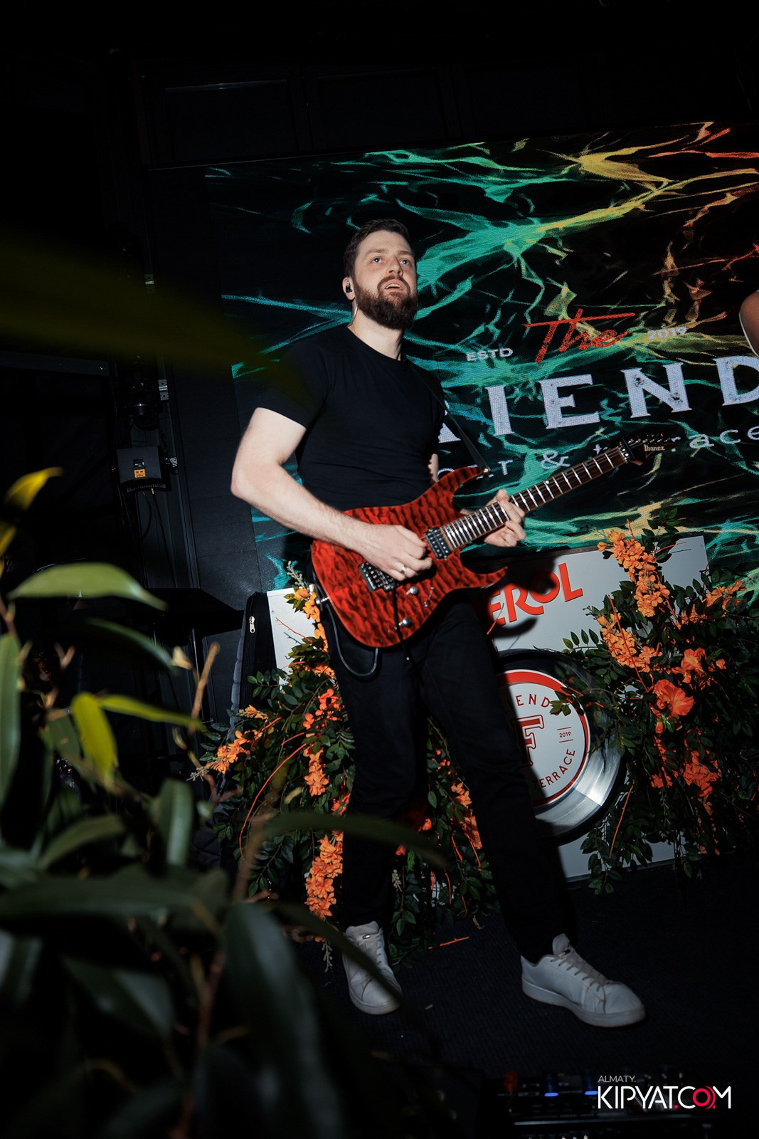 FRIENDS BAR & TERRACE. КИПЯТКОМ АЛМАТЫ!