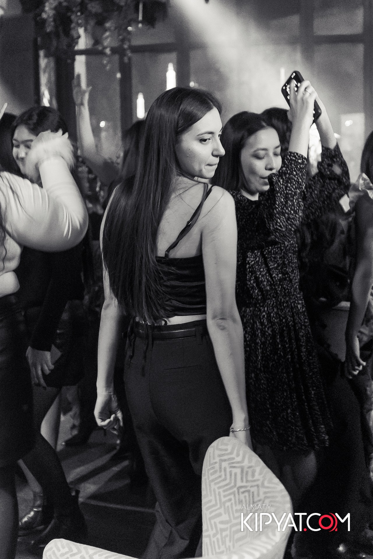 FRIENDS BAR & TERRACE. КИПЯТКОМ АЛМАТЫ!