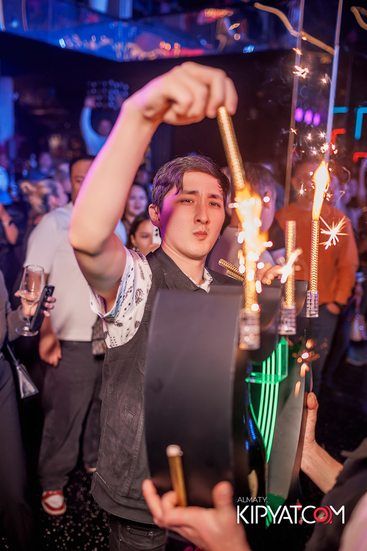 SANTA BARBARA — ВЫСТУПЛЕНИЕ ГРУППЫ REFLEX. КИПЯТКОМ АЛМАТЫ!