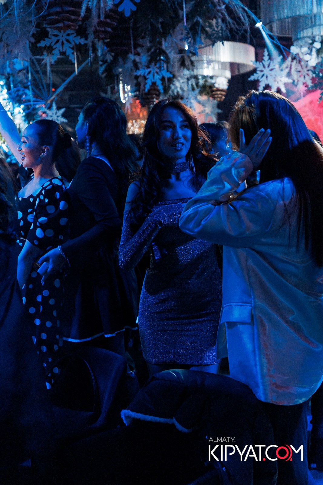 FRIENDS BAR & TERRACE. КИПЯТКОМ АЛМАТЫ!