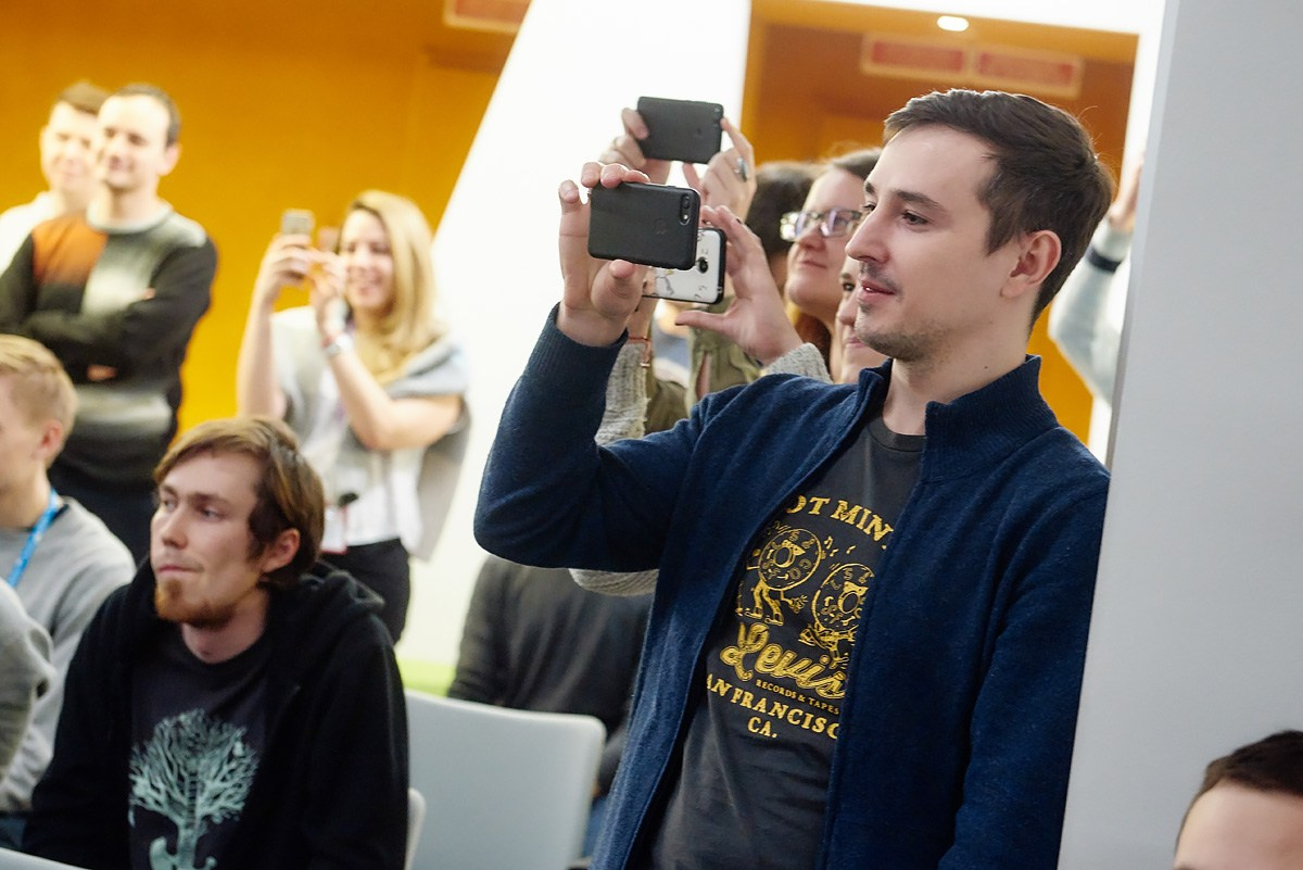 Нейромонах Феофан в Avito. Репортажный фотограф в Москве Вадим Францев