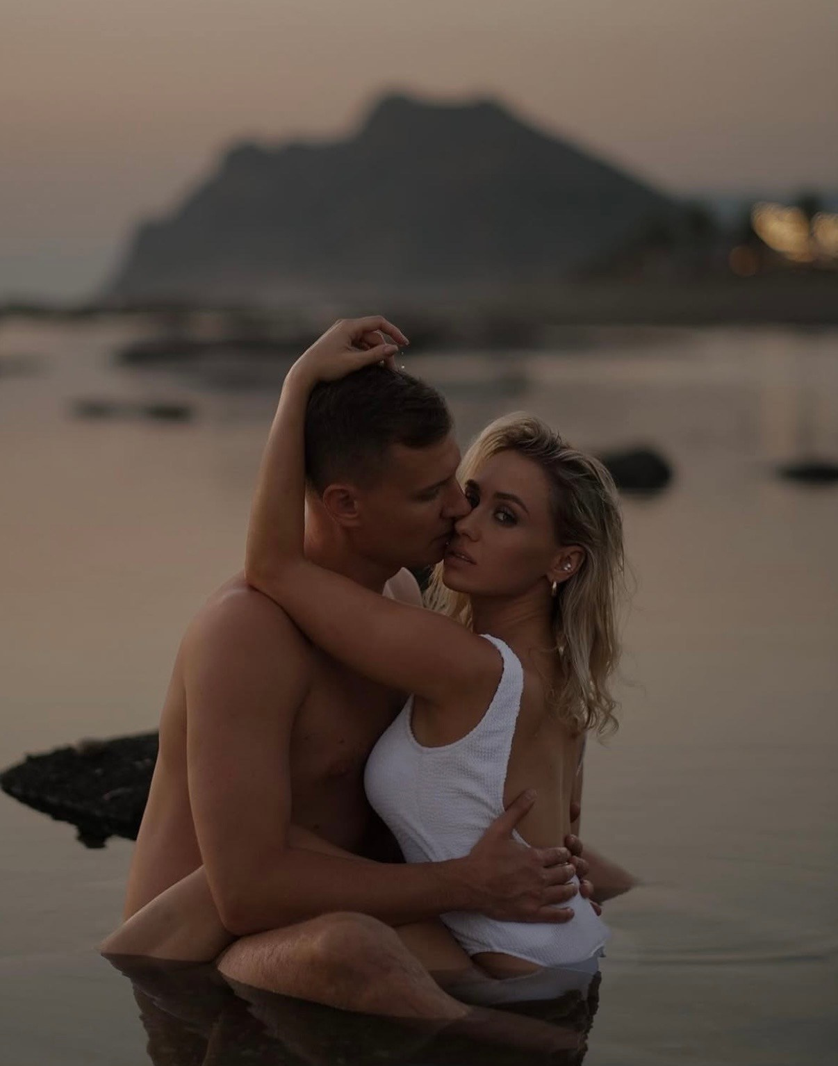 Cinematic fashion, editorial, portrait and lifestyle photographer in Paris, Barcelona and across Europe. Professional photoshoots for individuals, couples, travelers, influencers, models and brands. Destination photographer available in France, Spain, Italy and throughout Europe.