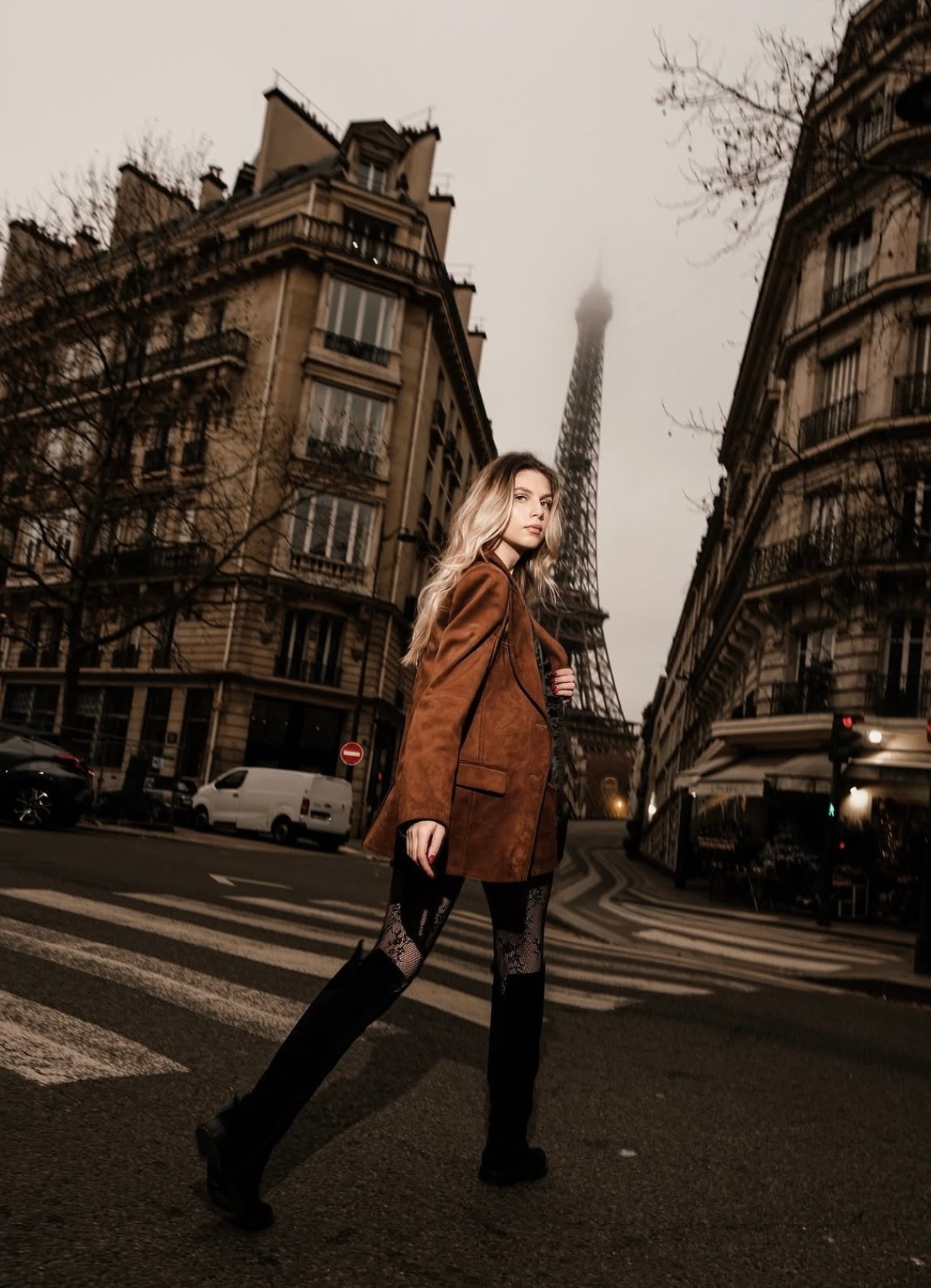 Cinematic fashion, editorial, portrait and lifestyle photographer in Paris, Barcelona and across Europe. Professional photoshoots for individuals, couples, travelers, influencers, models and brands. Destination photographer available in France, Spain, Italy and throughout Europe.