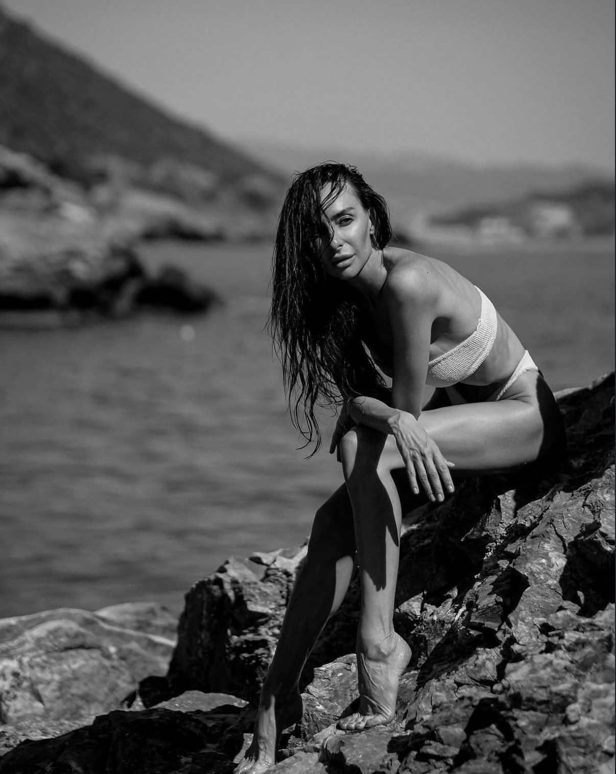 Cinematic fashion, editorial, portrait and lifestyle photographer in Paris, Barcelona and across Europe. Professional photoshoots for individuals, couples, travelers, influencers, models and brands. Destination photographer available in France, Spain, Italy and throughout Europe.