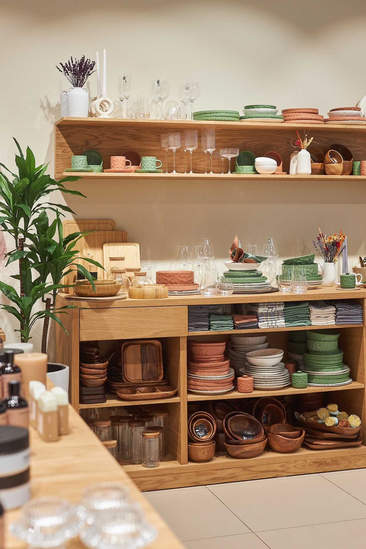 Интерьер магазина Уютности в ТЦ Охта Молл. Фотосъемка интерьеров в Санкт-Петербурге. Интерьерный фотограф Максим Николаев