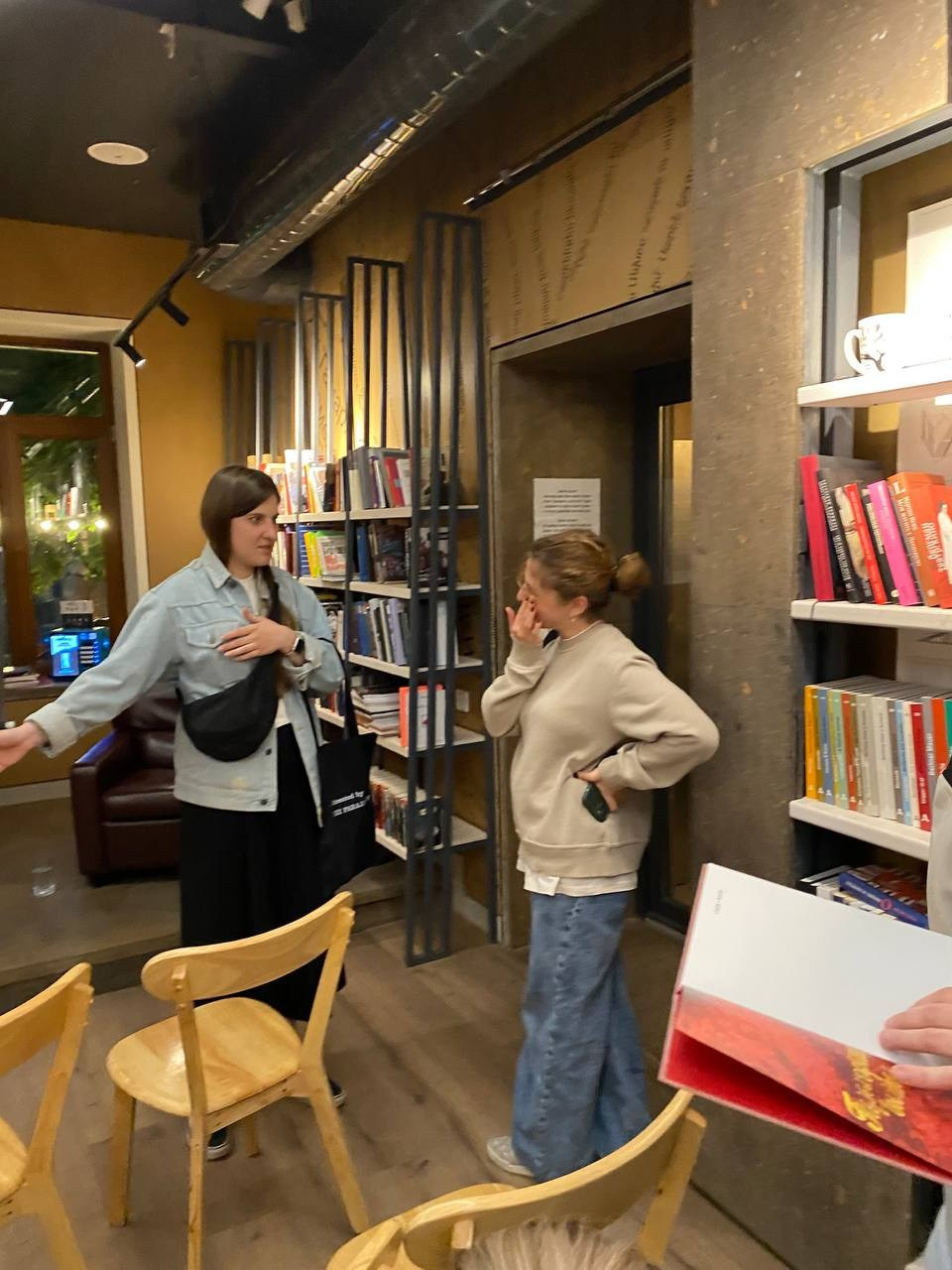 Паблик-ток «Зины и фотокниги как медиум современного художника», Common Ground Books&Spirits, Ереван. Лера Круглова