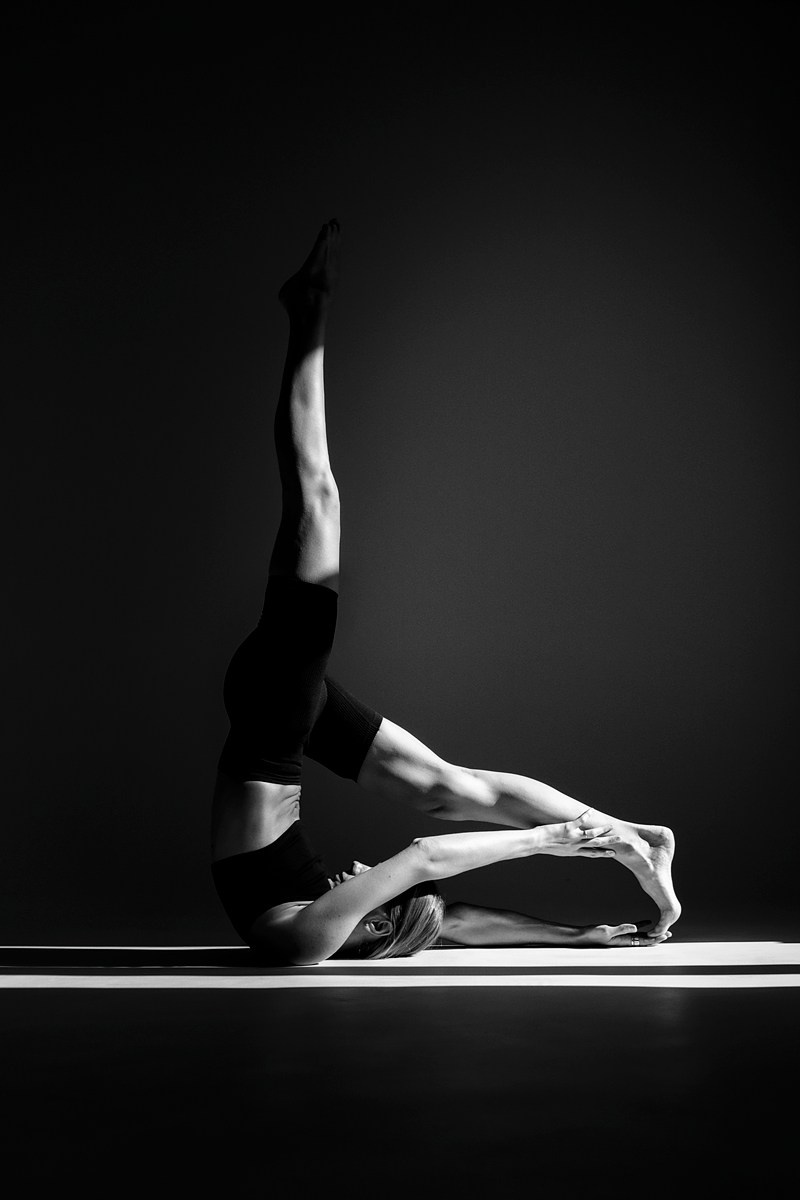 Преподаватель йоги. Эротико-драматический фотограф Маруся Скоробогатова