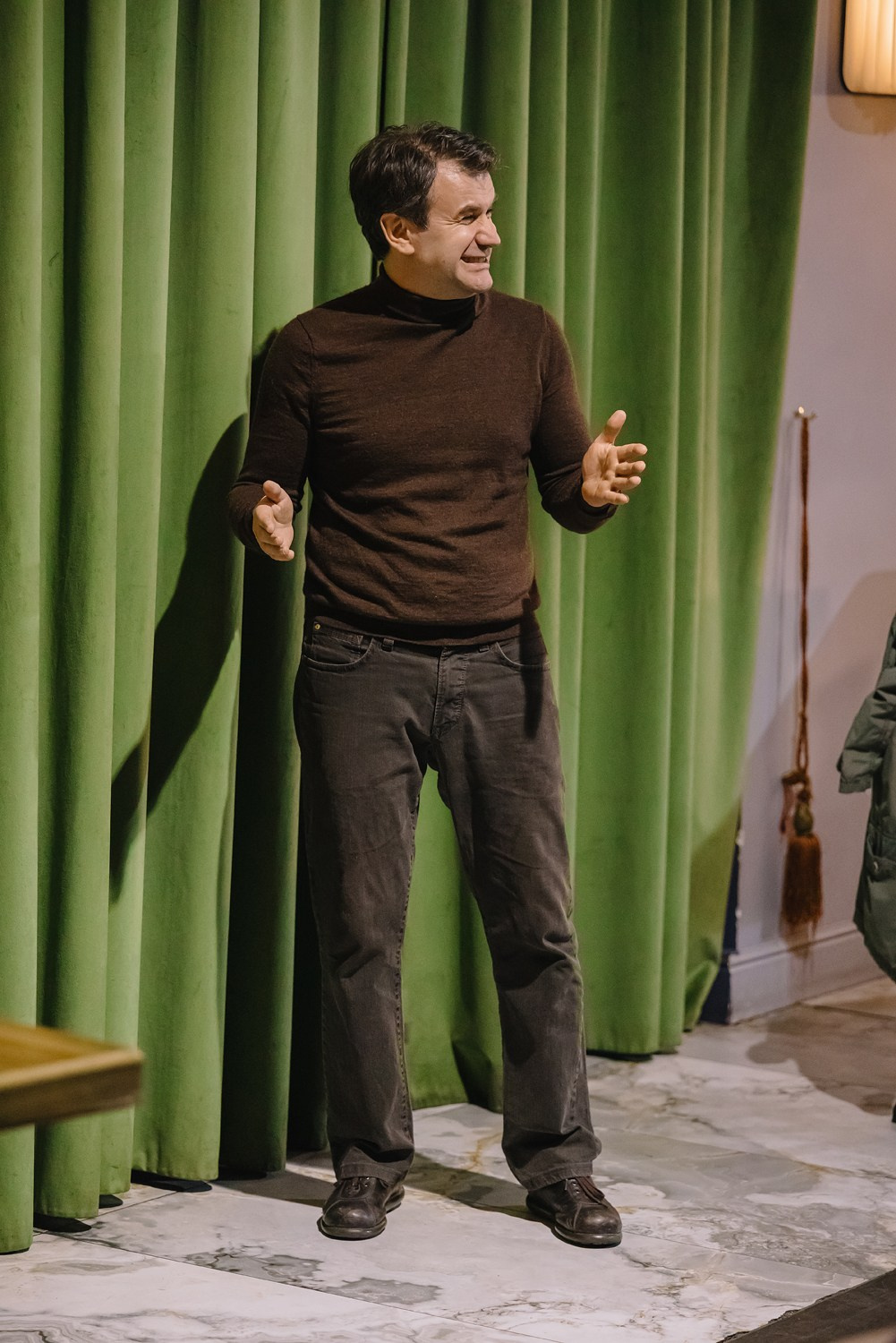 «Истории из чемодана | Довлатов», Леонид Таранов. Фотограф Михаил Ряховский