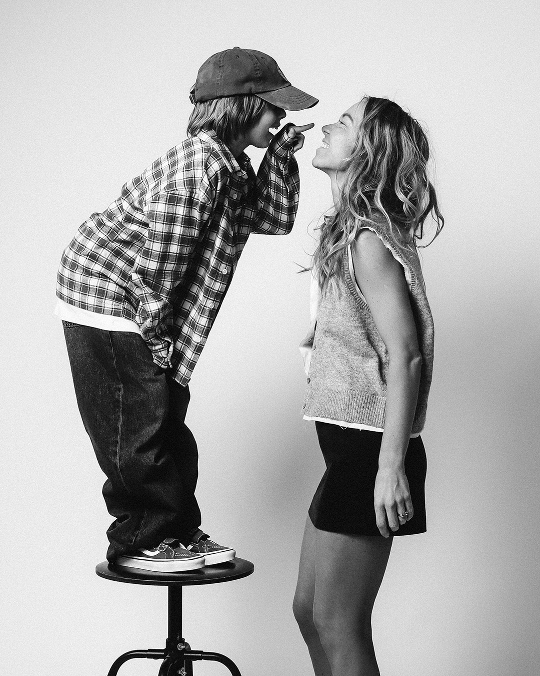 Чб на белом