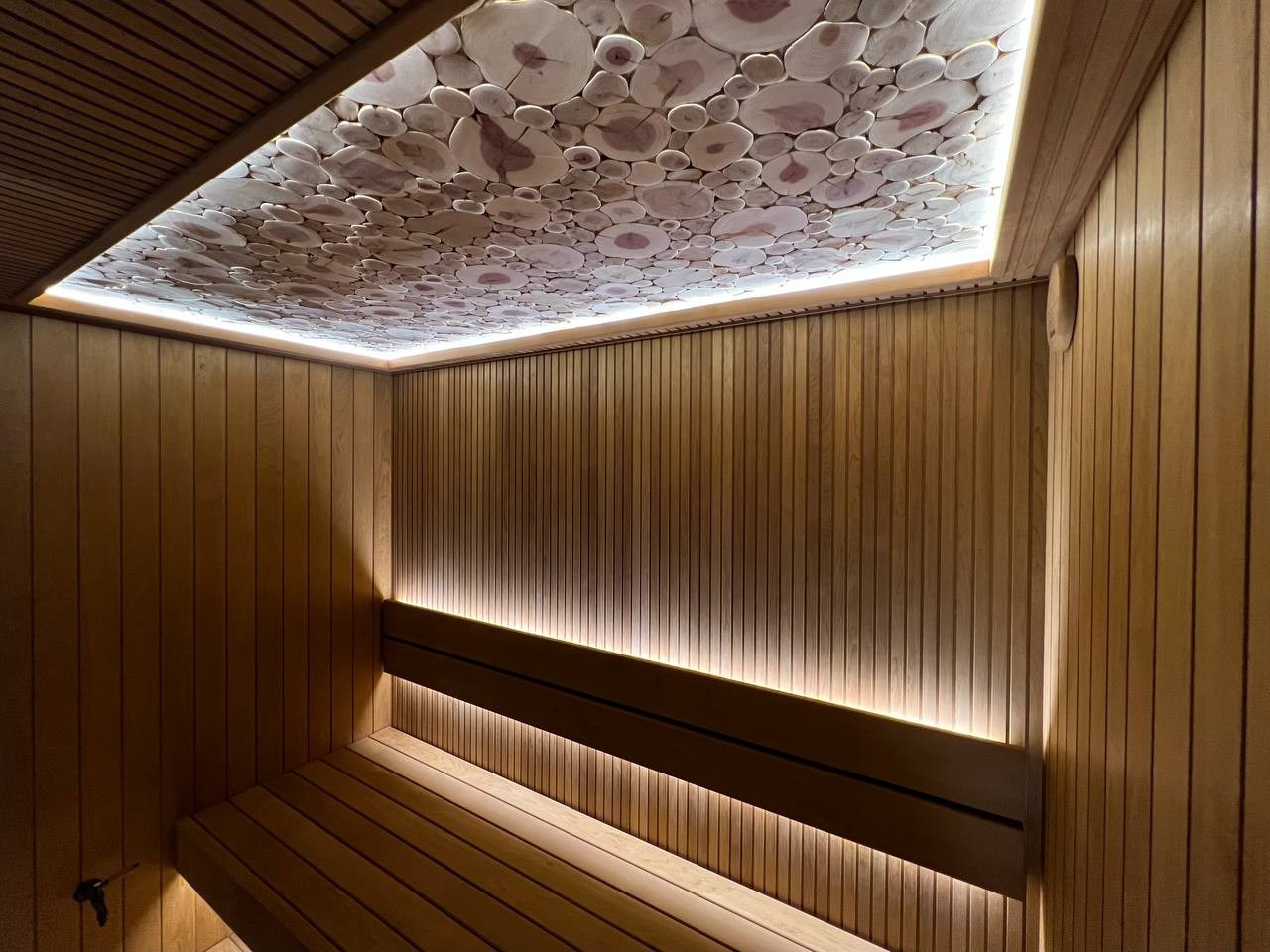 Если очень захотеть- можно найти и установить каменку Tulikivi и вокруг неё собрать отличную парную по дизайн- проекту MBsaun. SaunaTopMasters