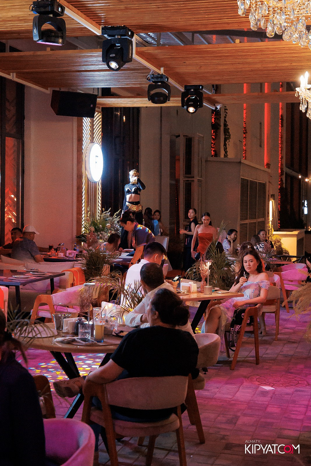 FRIENDS BAR & TERRACE. КИПЯТКОМ АЛМАТЫ!