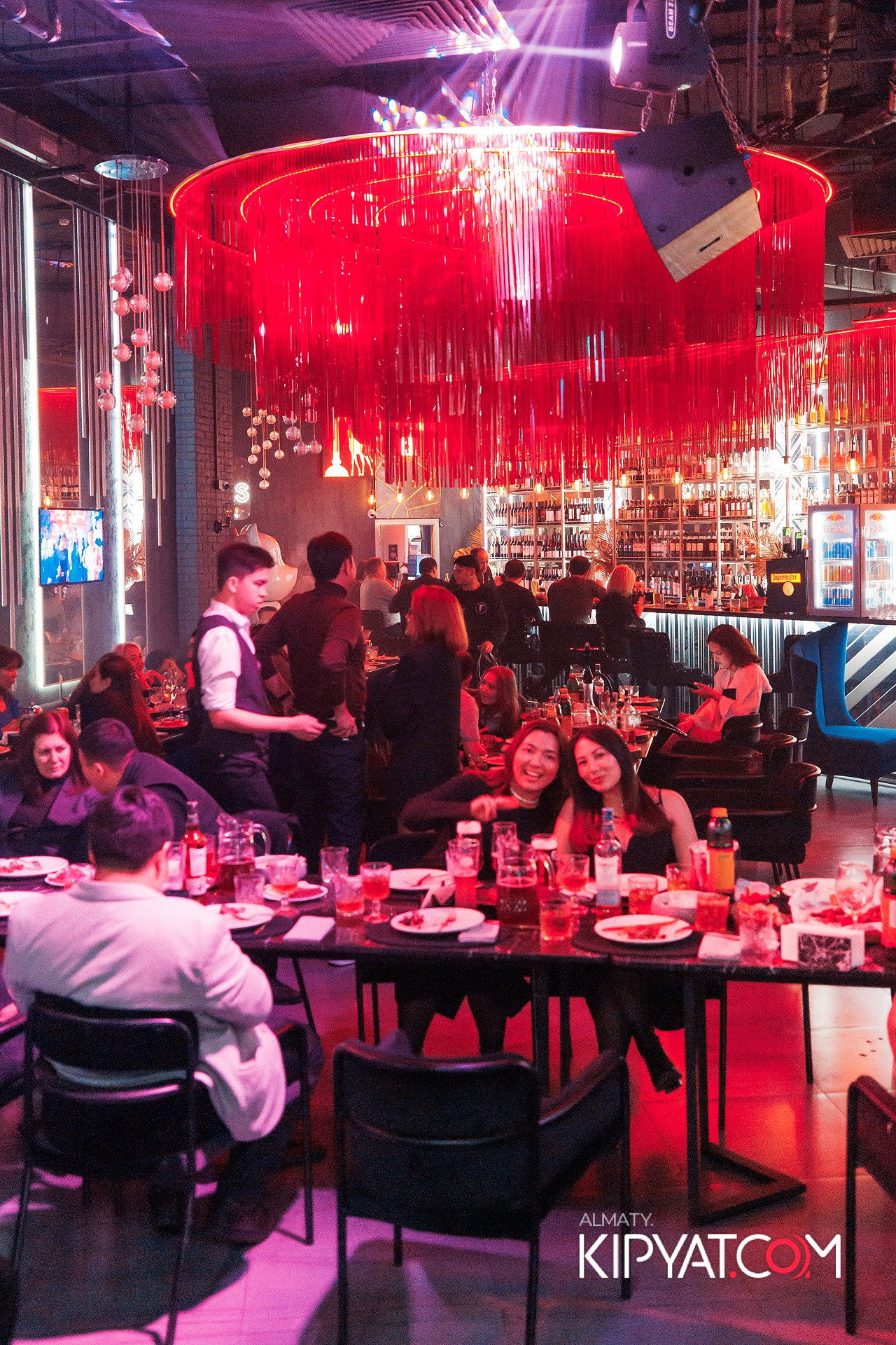 FRIENDS BAR & TERRACE. КИПЯТКОМ АЛМАТЫ!