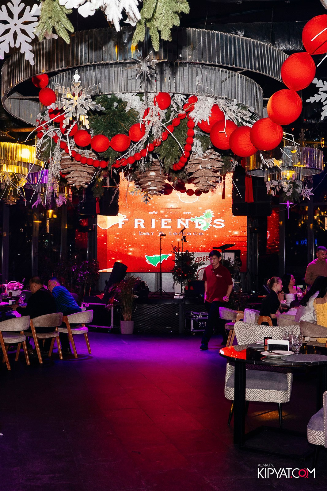 FRIENDS BAR & TERRACE. КИПЯТКОМ АЛМАТЫ! Фотосъемка мероприятий в Алматы