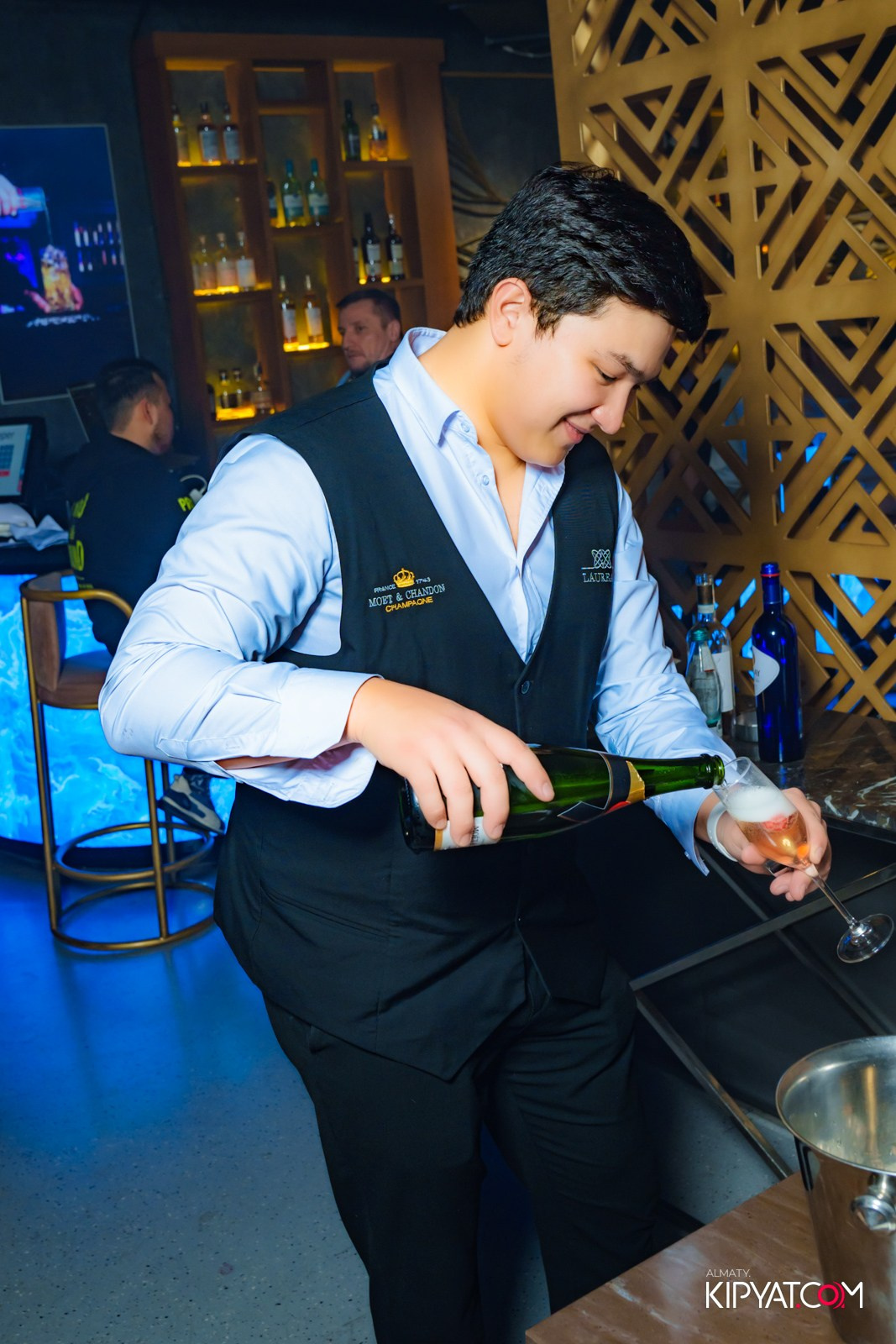 LAUREATE KARAOKE HALL. КИПЯТКОМ АЛМАТЫ!