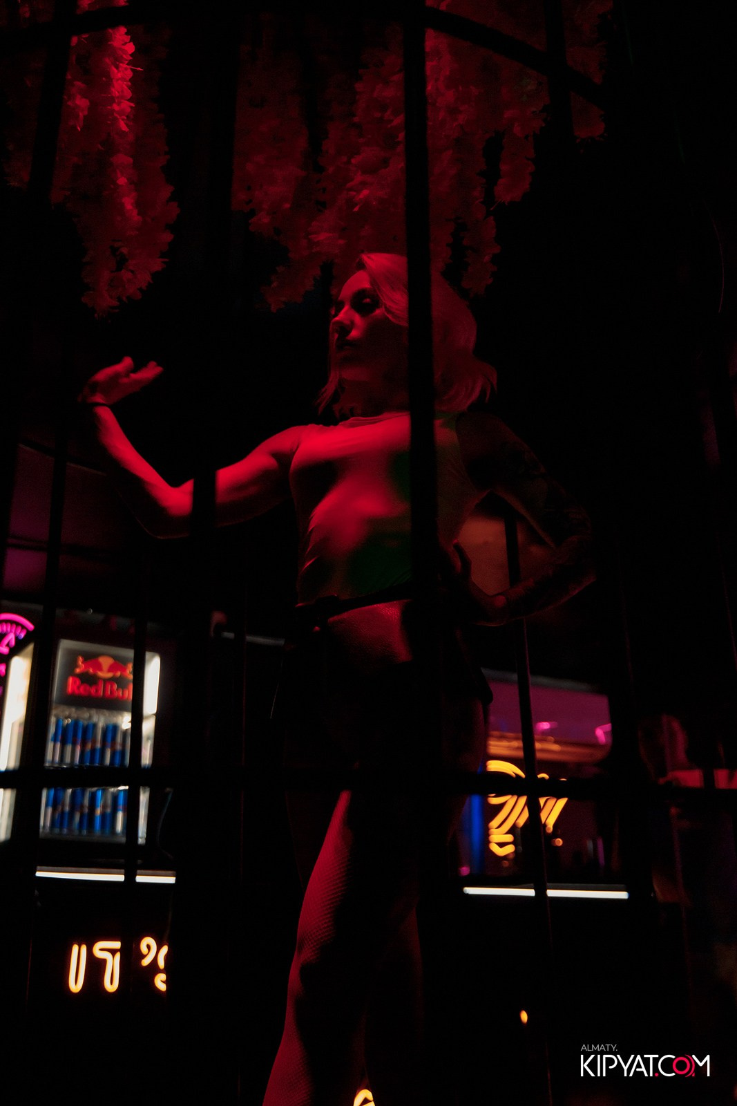 UYAT EMES BAR. КИПЯТКОМ АЛМАТЫ!