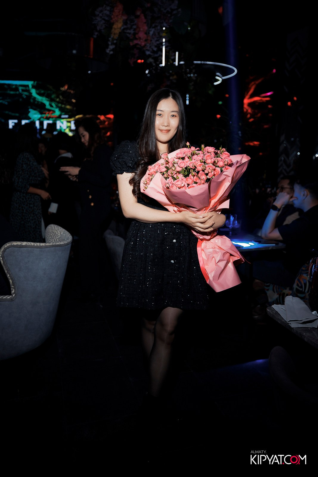 FRIENDS BAR & TERRACE. КИПЯТКОМ АЛМАТЫ!