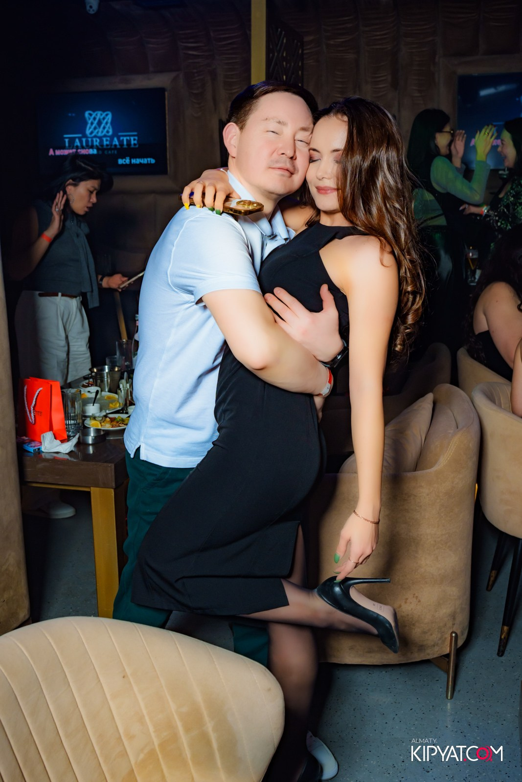 LAUREATE KARAOKE HALL. КИПЯТКОМ АЛМАТЫ!