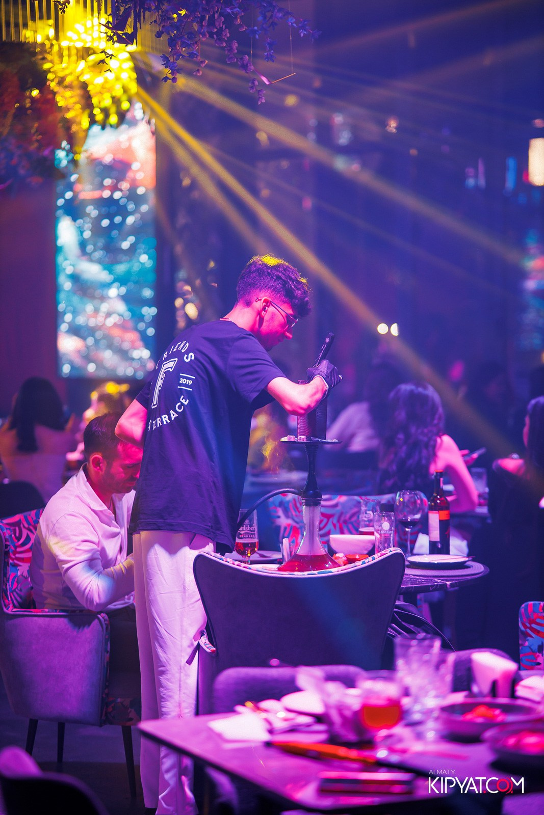 FRIENDS BAR & TERRACE. КИПЯТКОМ АЛМАТЫ!