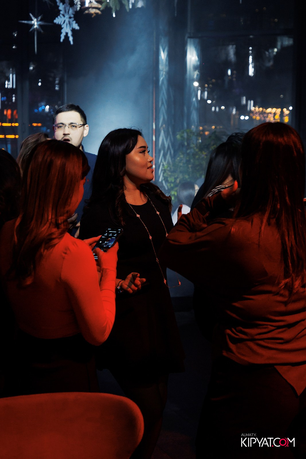 FRIENDS BAR & TERRAACE. КИПЯТКОМ АЛМАТЫ!