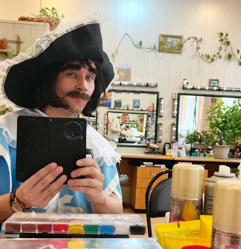 Станислав Щербаков, главный редактор журнала Солдаты России, спецкорреспондент, журналист, ВГИК, Золотой Витязь, лауреат премии союза журналистов России, режиссёр, продюсер, сценарист, актер, предприниматель, руководитель студии 365, руководитель компании Русские медиакоммуникации, Миасс, Москва 89514577151, Президентский полк