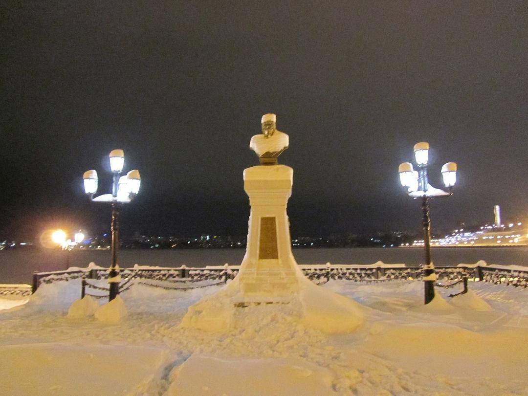 Бюст основателя завода Дерябина