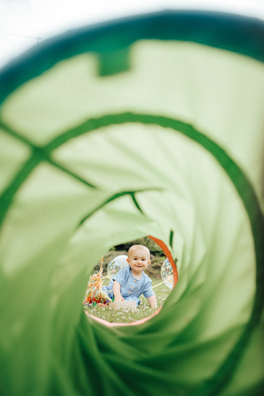 Коля, Ксюша, Саша, Андрей, Кира и бабушки | на даче