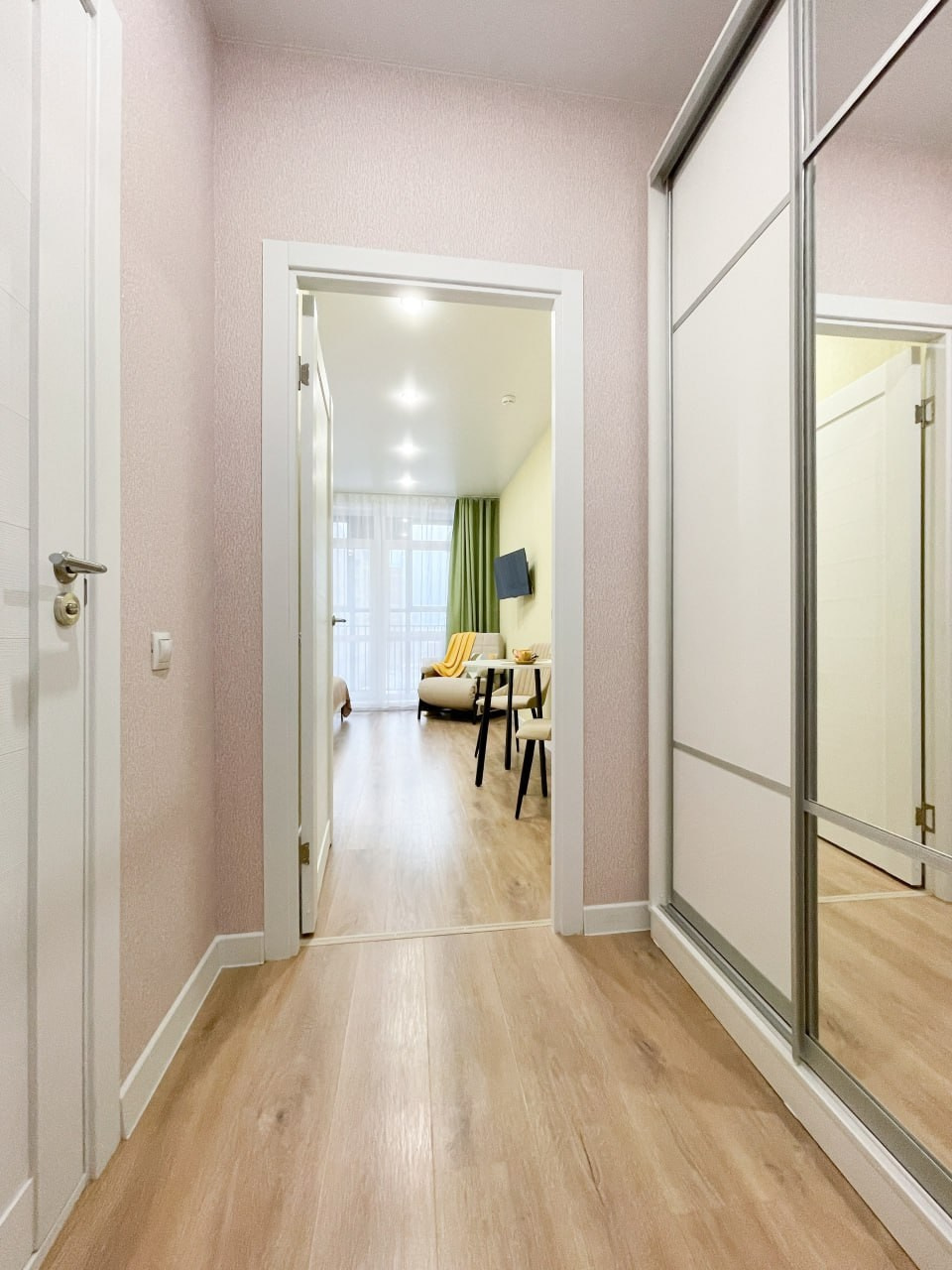 Студия «Солнце» Молодогвардейская 33. Хоумстейдж Пермь, Квартиры посуточно в Перми