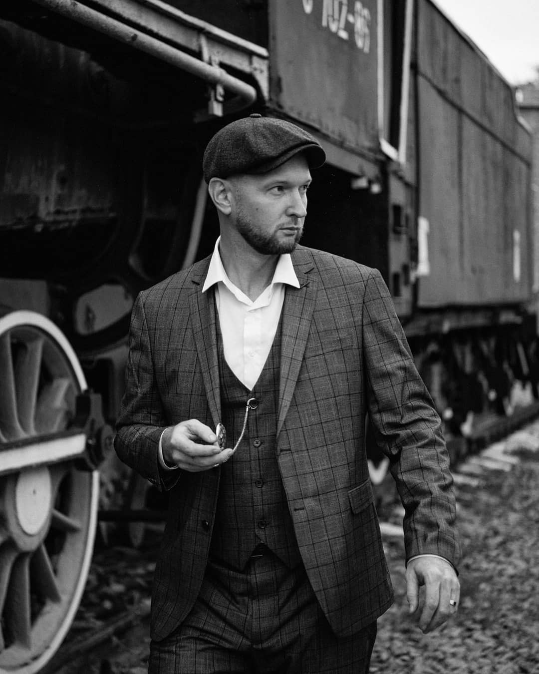 Острые козырьки. Анна Парсанова.ФОТОГРАФ