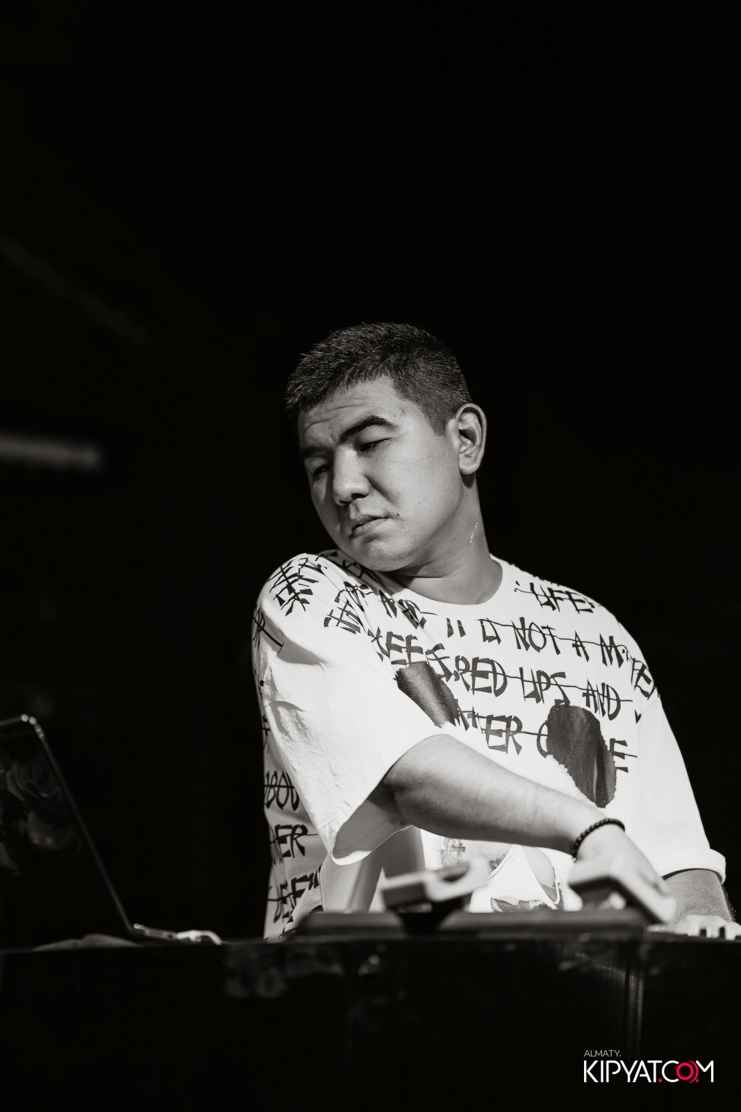 UYAT EMES BAR. КИПЯТКОМ АЛМАТЫ!