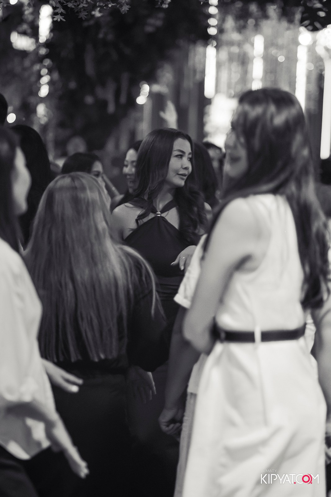 FRIENDS BAR & TERRACE. КИПЯТКОМ АЛМАТЫ!