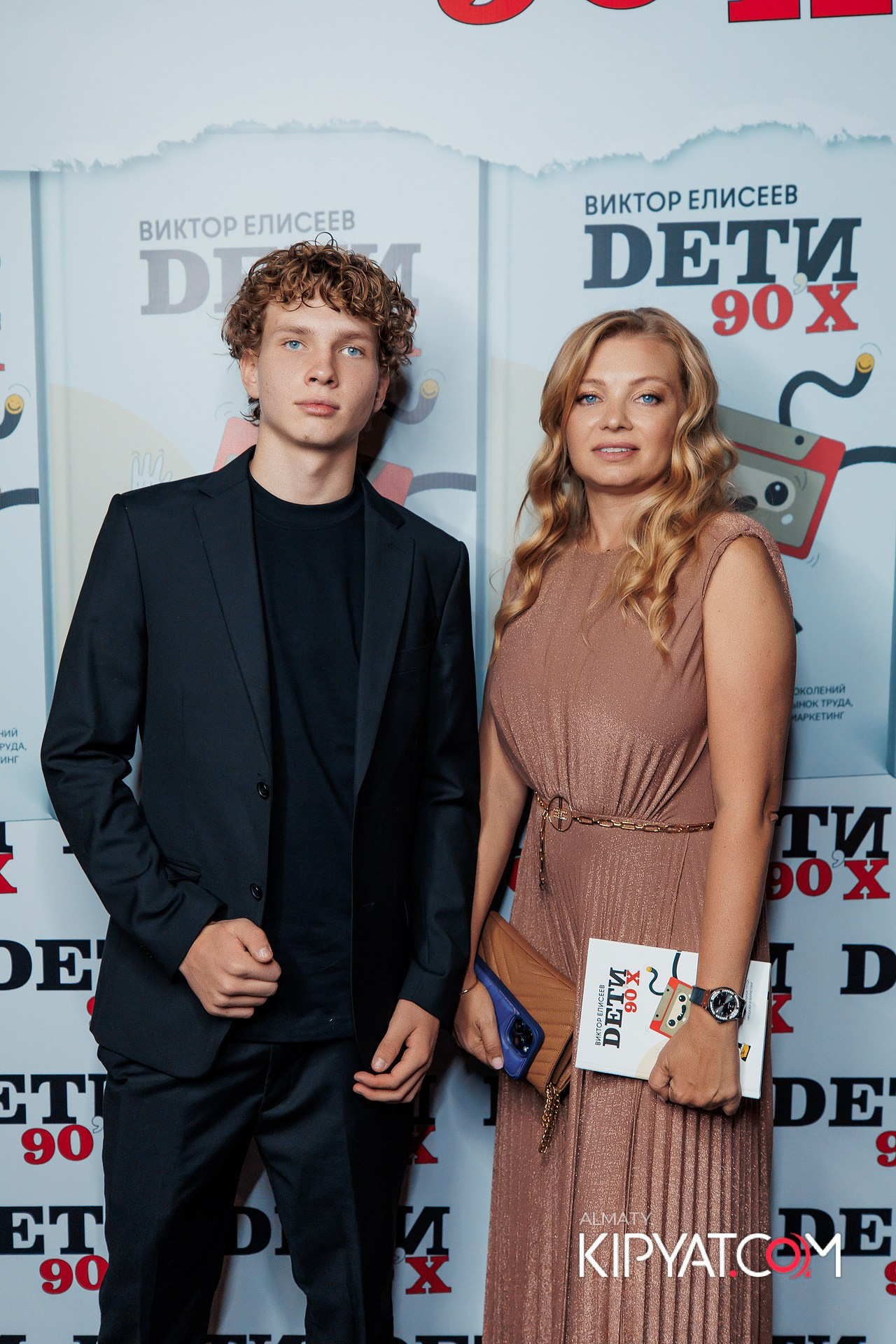 ПРЕЗЕНТАЦИЯ КНИГИ ВИКТОРА ЕЛИСЕЕВА. КИПЯТКОМ АЛМАТЫ!