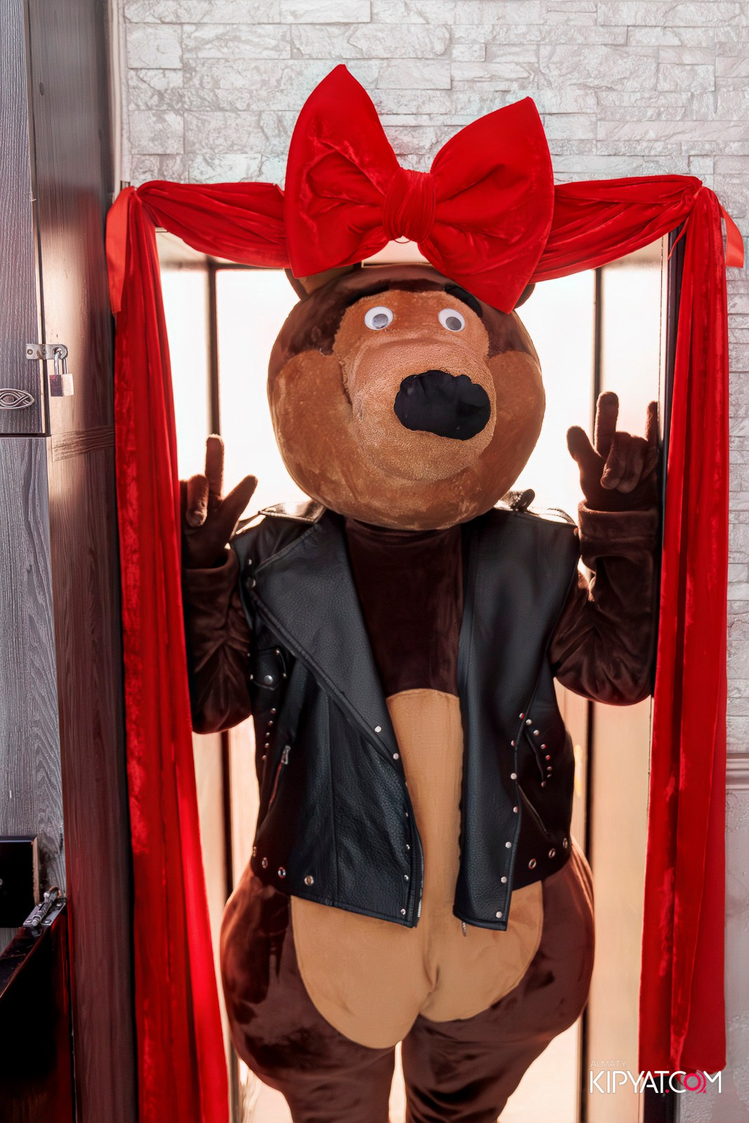 УХО И МЕДВЕДЬ НА ГАГАРИНА. КИПЯТКОМ АЛМАТЫ! Фотосъемка мероприятий в Алматы