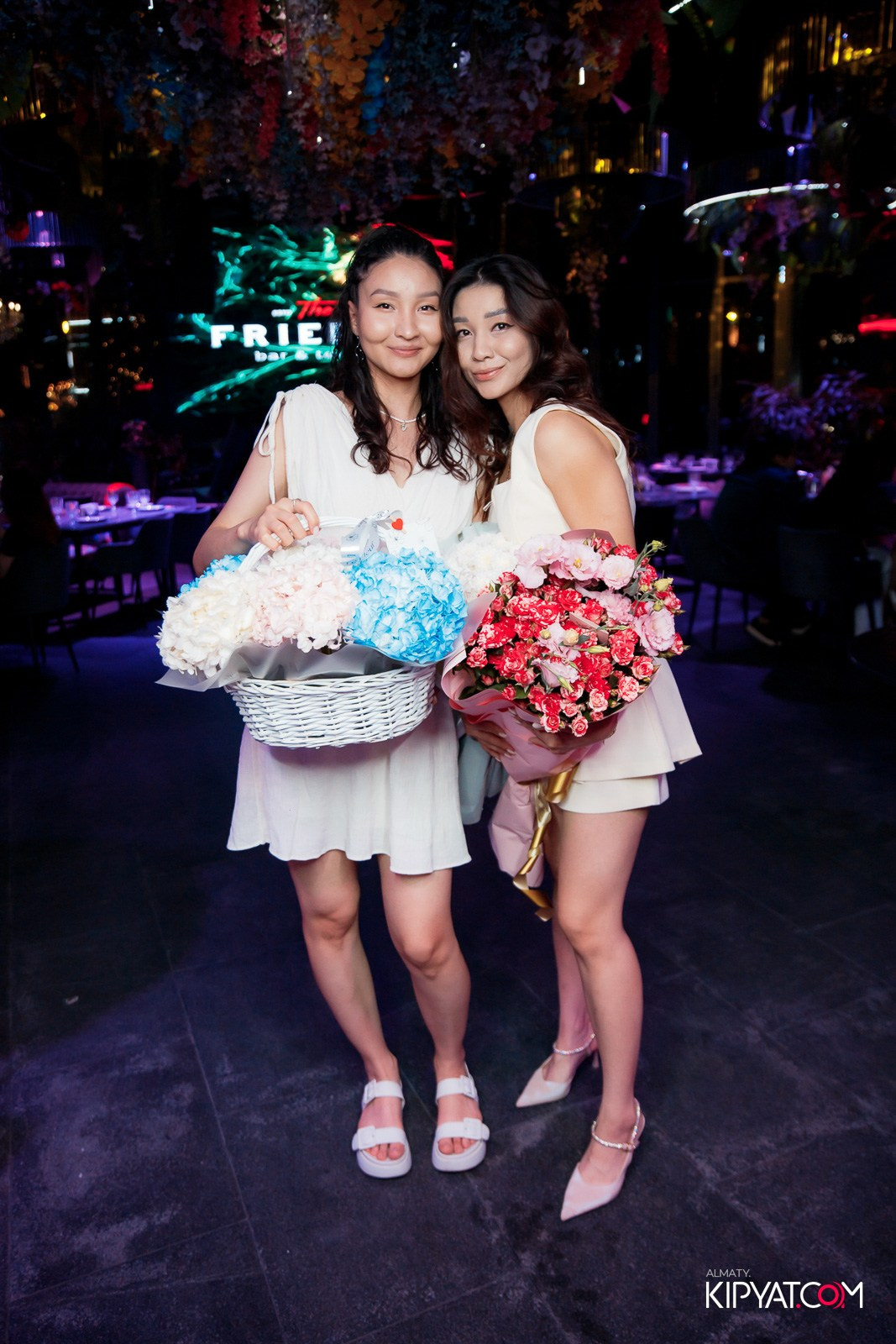 FRIENDS BAR & TERRACE. КИПЯТКОМ АЛМАТЫ!