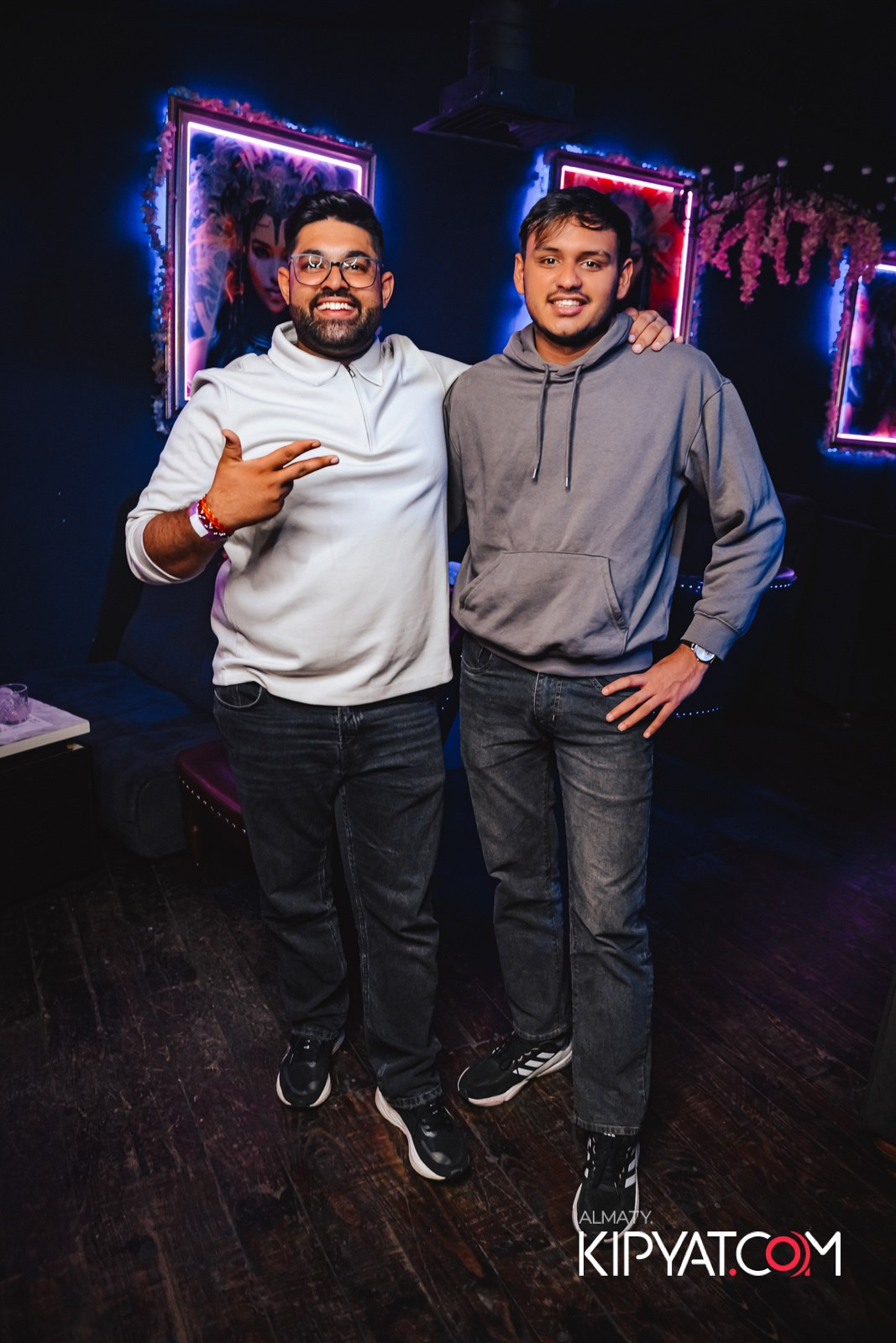 UYAT EMES BAR. КИПЯТКОМ АЛМАТЫ!