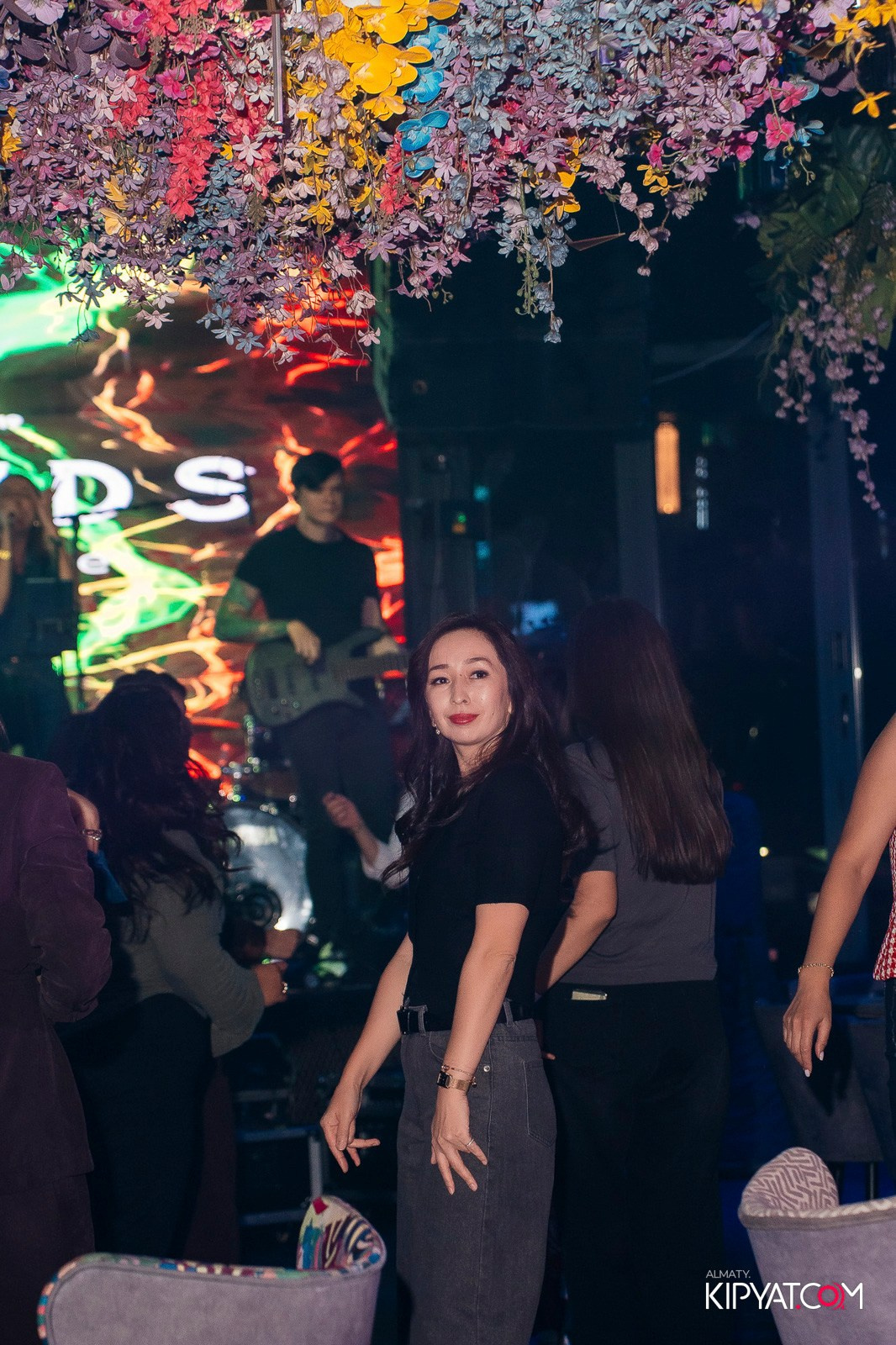 FRIENDS BAR & TERRACE. КИПЯТКОМ АЛМАТЫ!