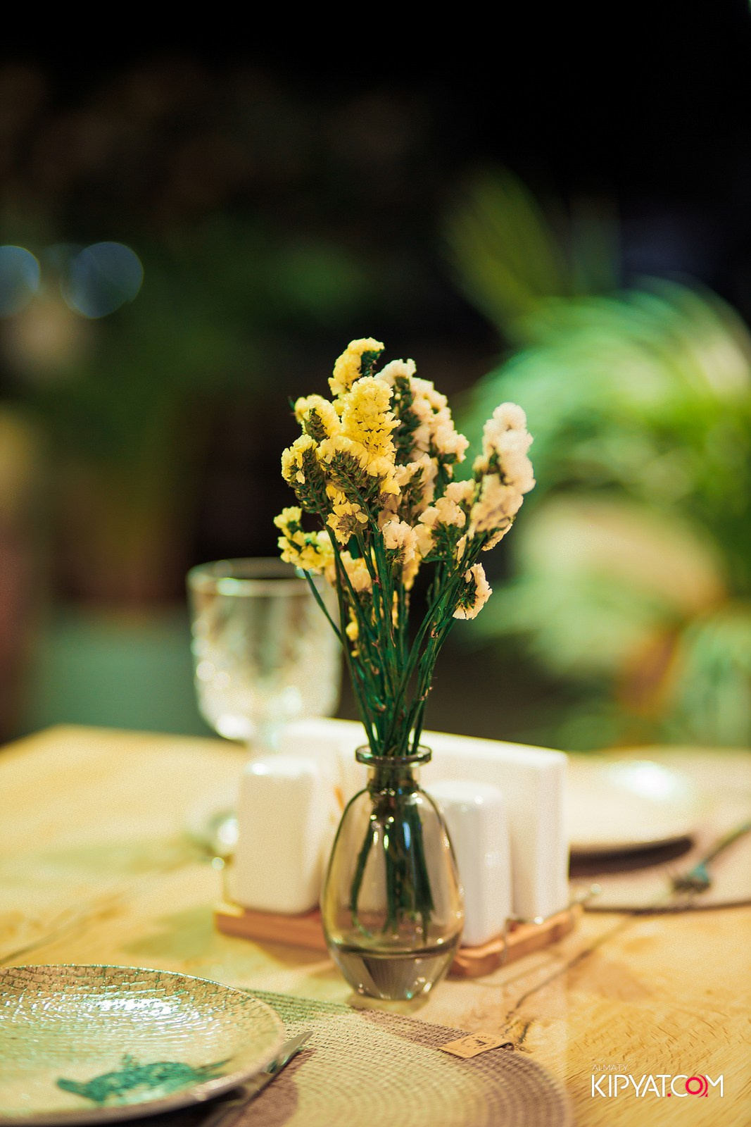 FRIENDS BAR & TERRACE. КИПЯТКОМ АЛМАТЫ!