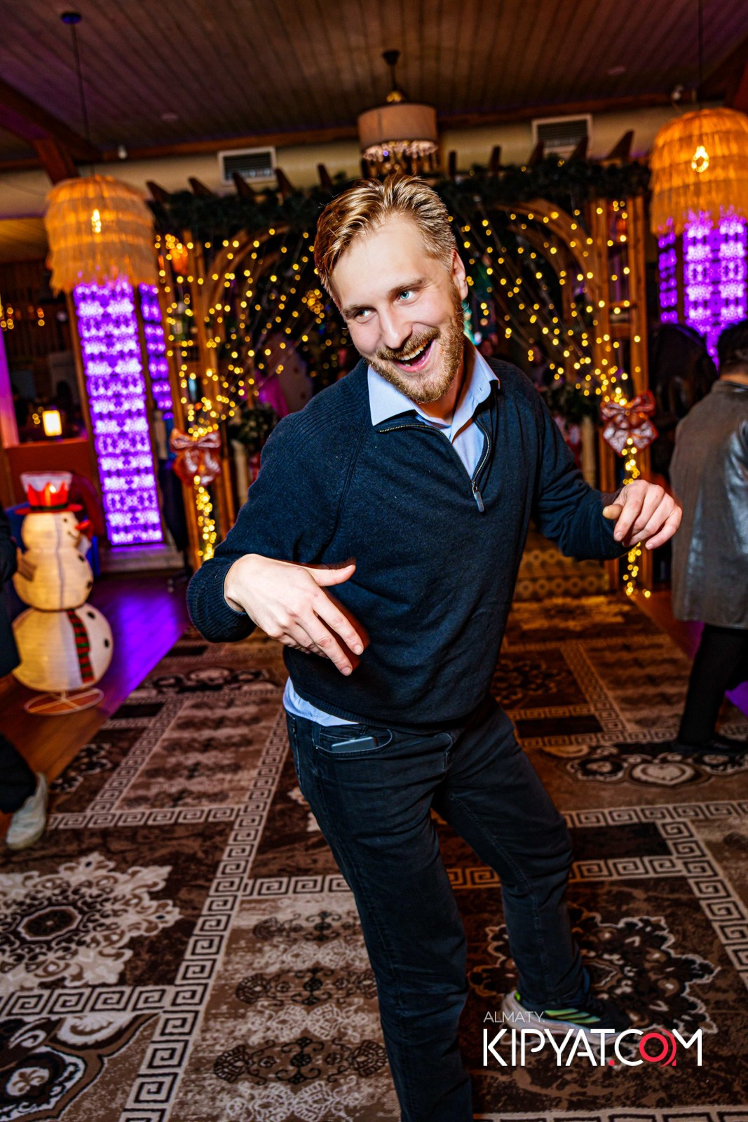 ГРУЗИНСКИЙ ДВОР НА КАБАНБАЙ БАТЫРА. КИПЯТКОМ АЛМАТЫ!