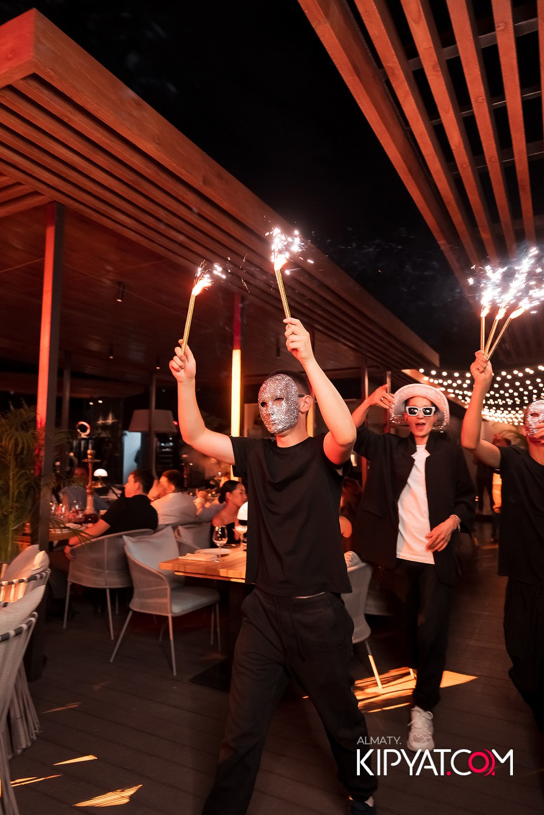 QUEEN. КИПЯТКОМ АЛМАТЫ!