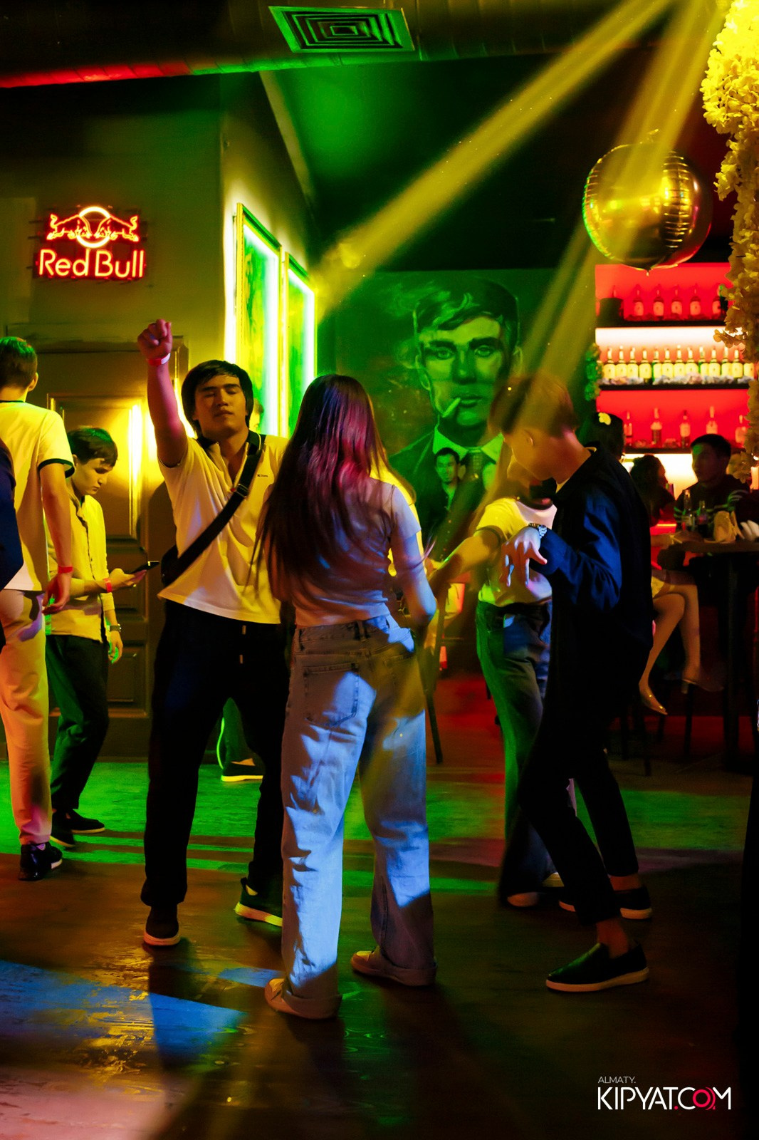 UYAT EMES BAR. КИПЯТКОМ АЛМАТЫ!