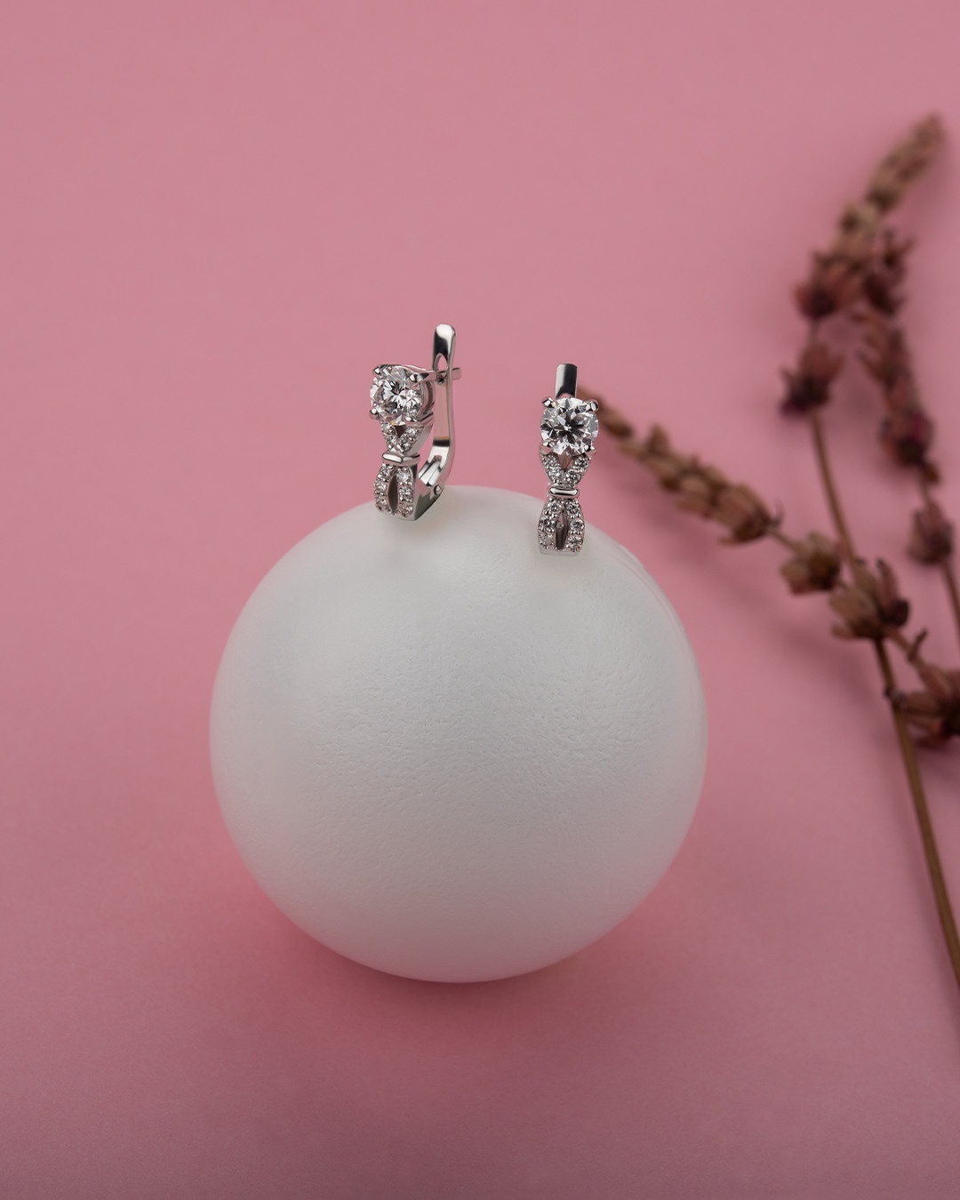 Съемка ювелирных украшений для маркетплейсов, профессиональная предметная фотография в Гуанчжоу.