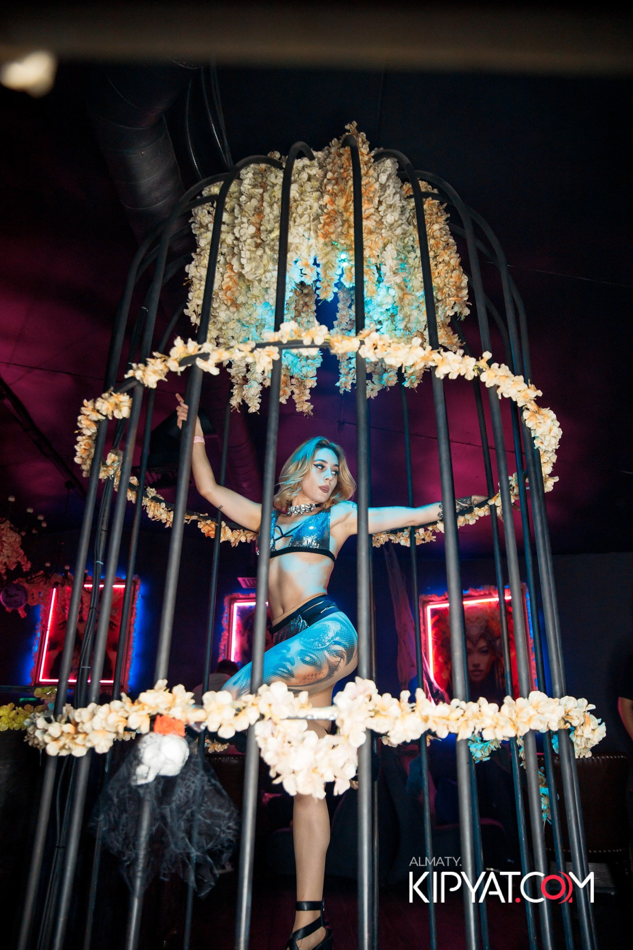 UYAT EMES BAR. КИПЯТКОМ АЛМАТЫ!