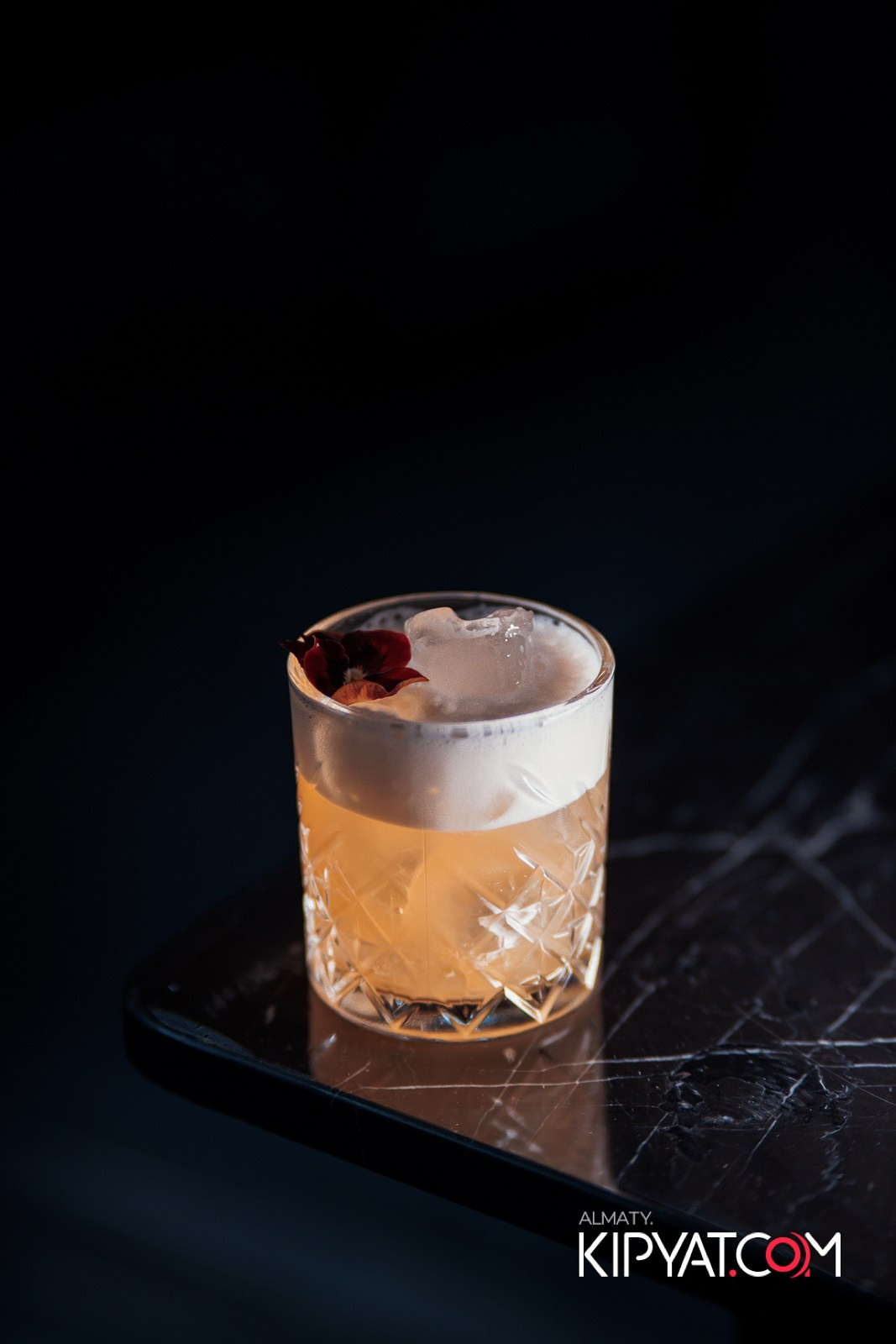 FRIENDS BAR & TERRACE. КИПЯТКОМ АЛМАТЫ!