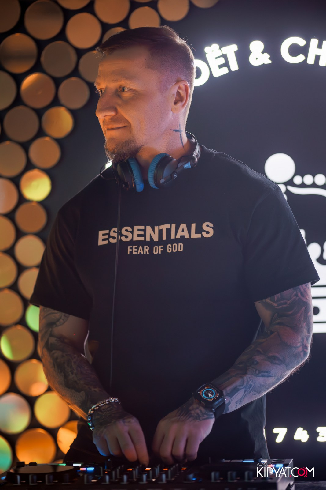 LAUREATE GRAND CAFÉ. КИПЯТКОМ АЛМАТЫ!