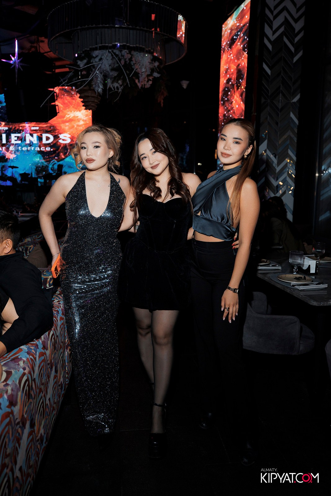 FRIENDS BAR & TERRACE. КИПЯТКОМ АЛМАТЫ! Фотосъемка мероприятий в Алматы