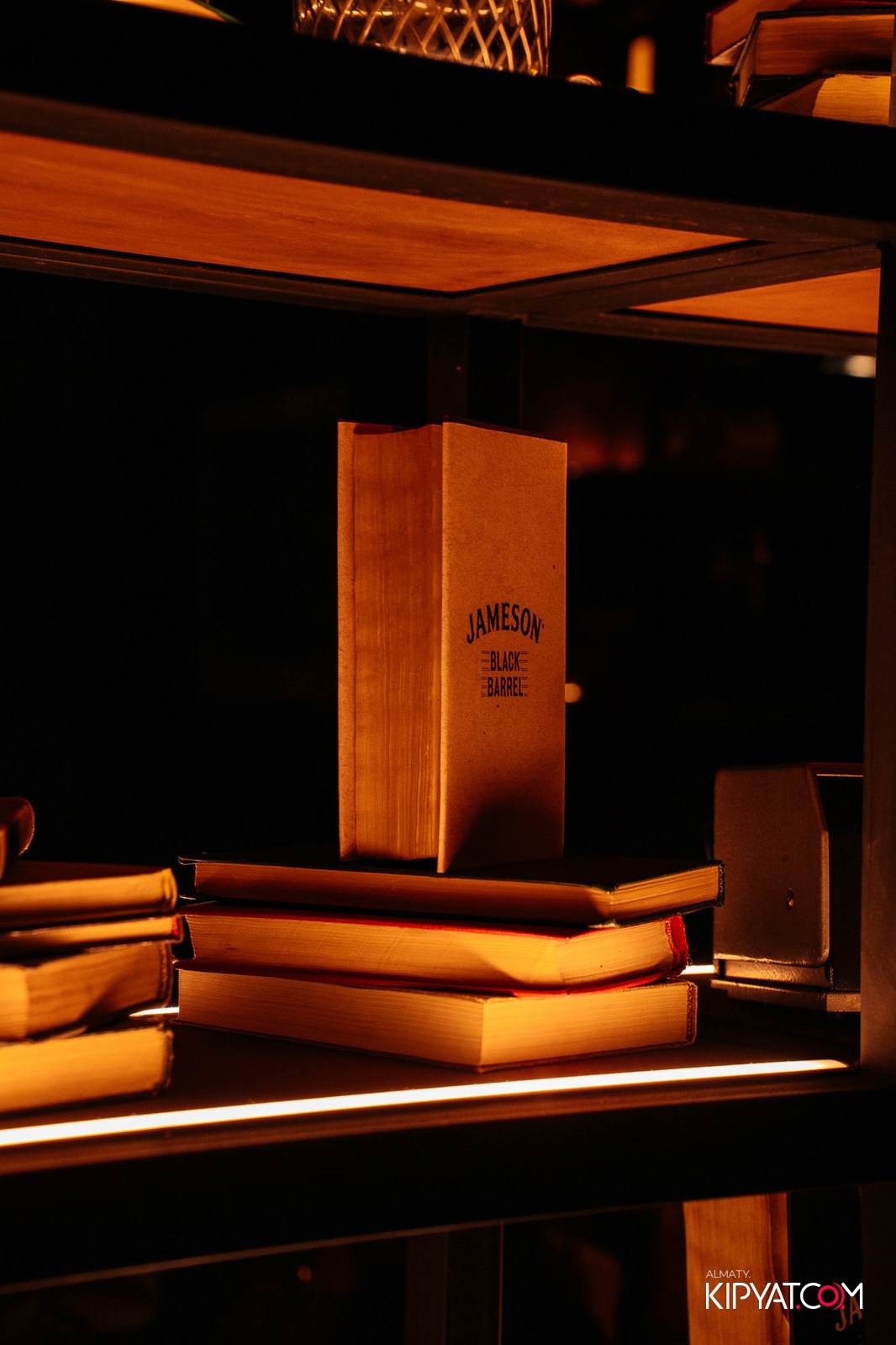 РЕСТО-БАР СКАНДАЛИСТЪ. КИПЯТКОМ АЛМАТЫ!