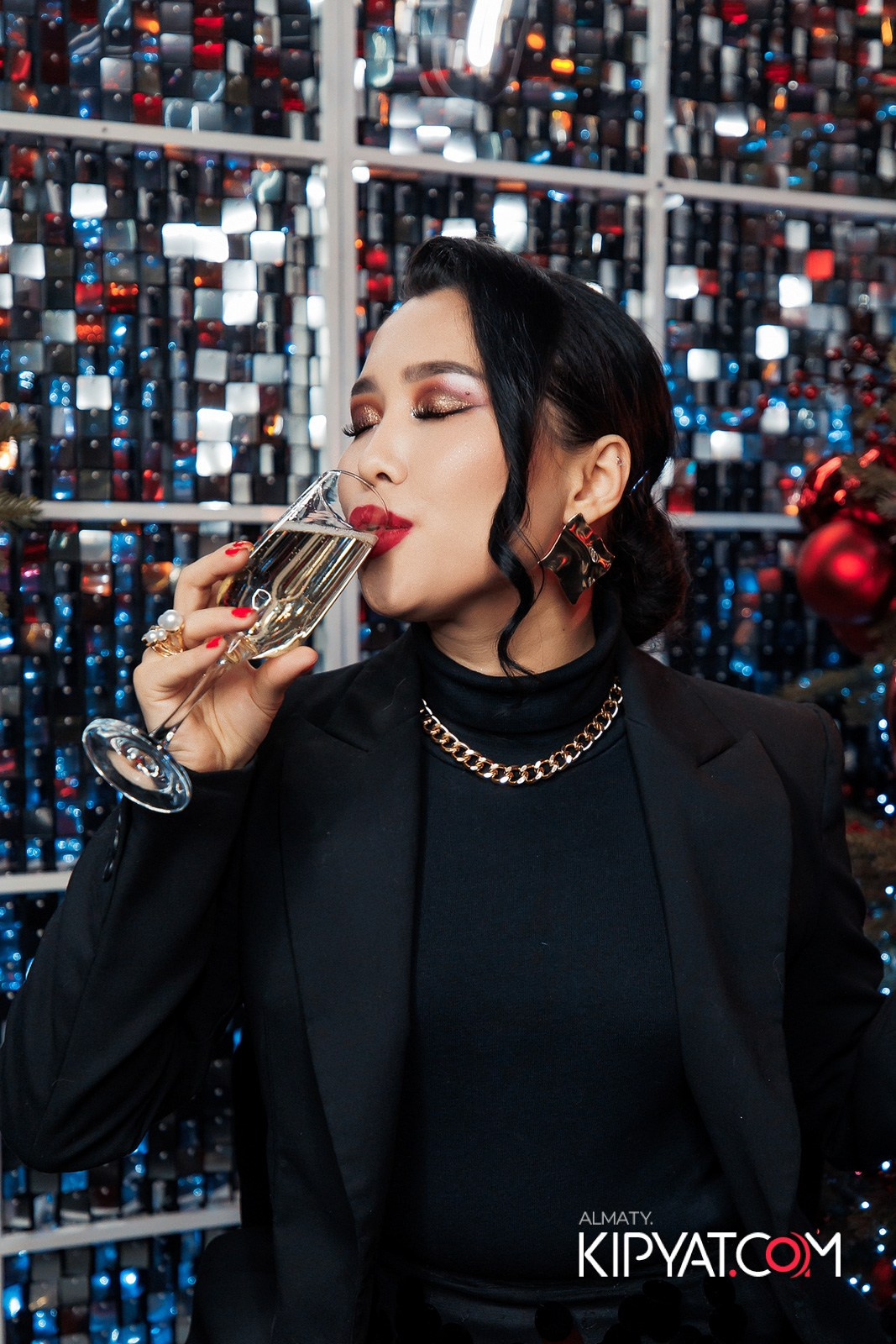 FRIENDS BAR & TERRACE. КИПЯТКОМ АЛМАТЫ!