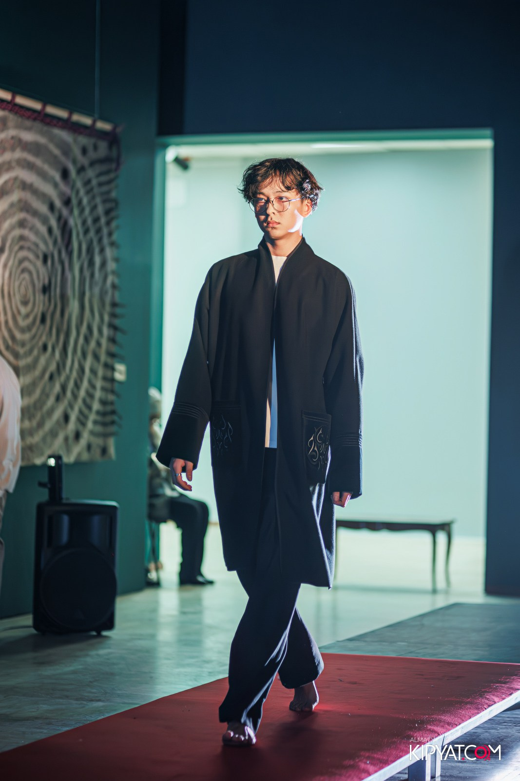 FASHION ПОКАЗ, КАЗАХСКОЙ НАЦИОНАЛЬНОЙ ОДЕЖДЫ. КИПЯТКОМ АЛМАТЫ!