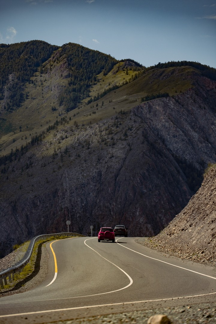 Чуйский тракт. Фотограф Эдуард Алмадаков