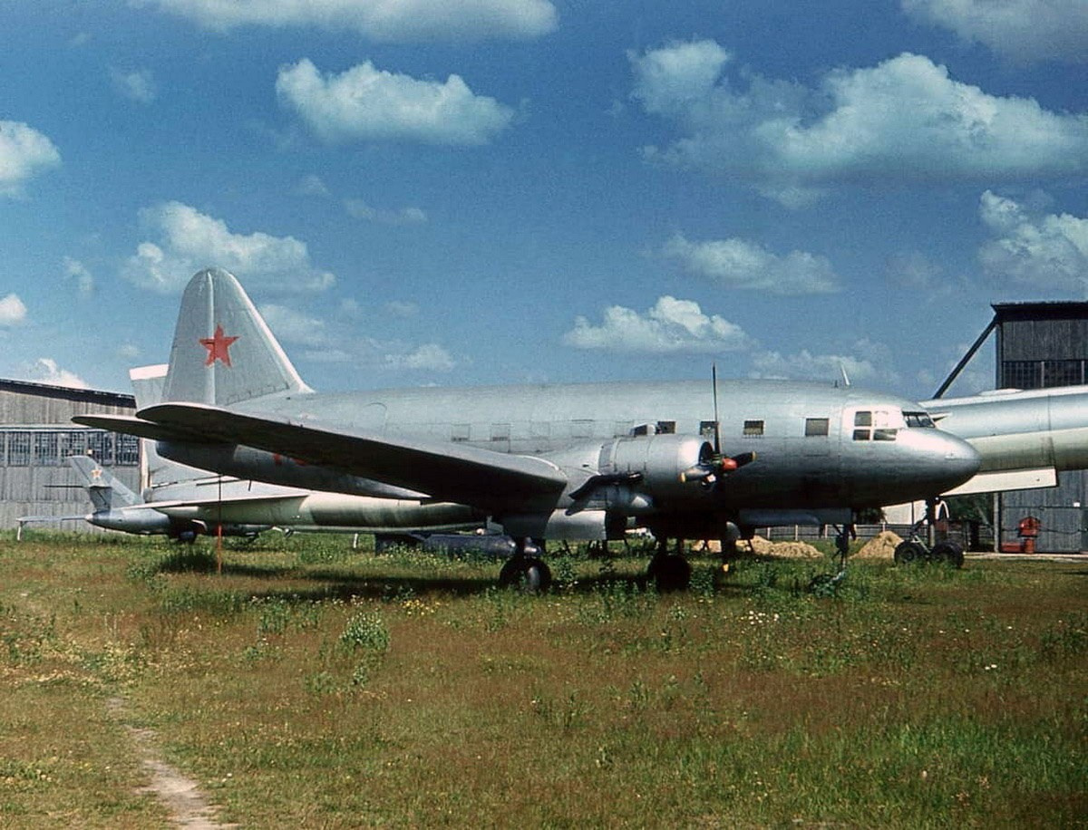 Ил-12 (Монино). Фотоальбом показывающий увлекательный мир авиации и мир медведей Андрея Иванова